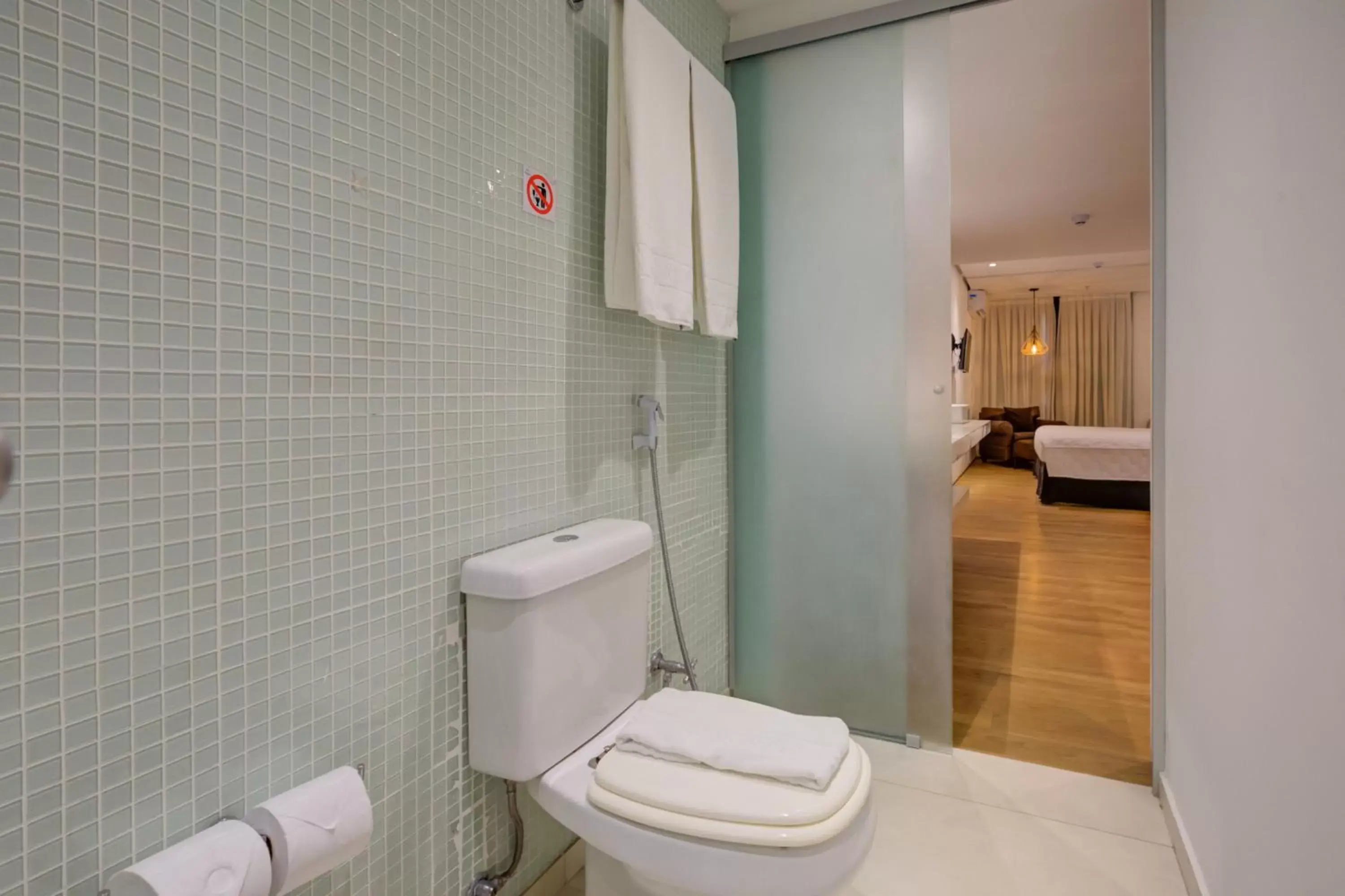 Bed, Bathroom in Rio Design Copacabana Hotel