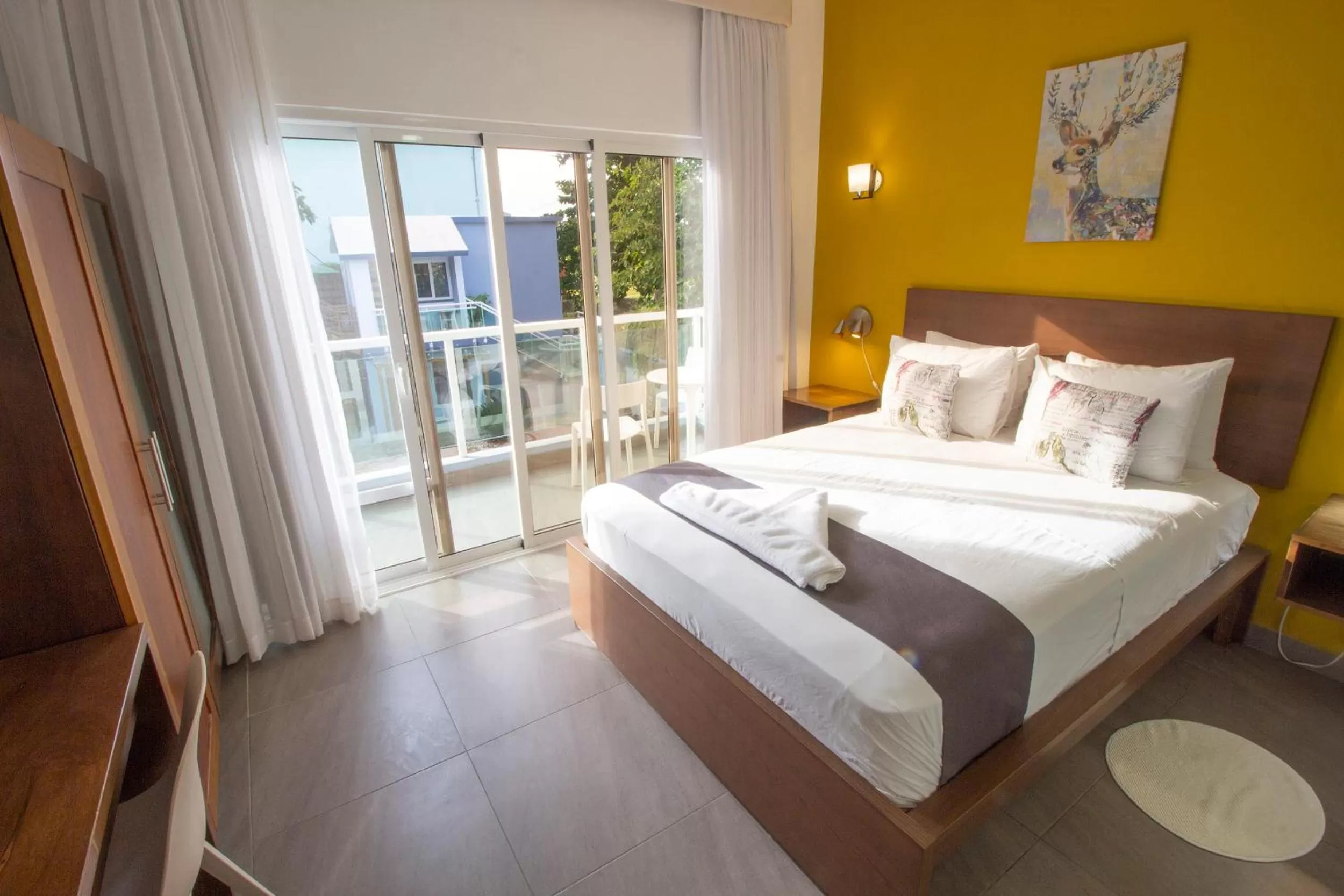 Queen Room with Pool View in Casa Valeria Boutique Hotel