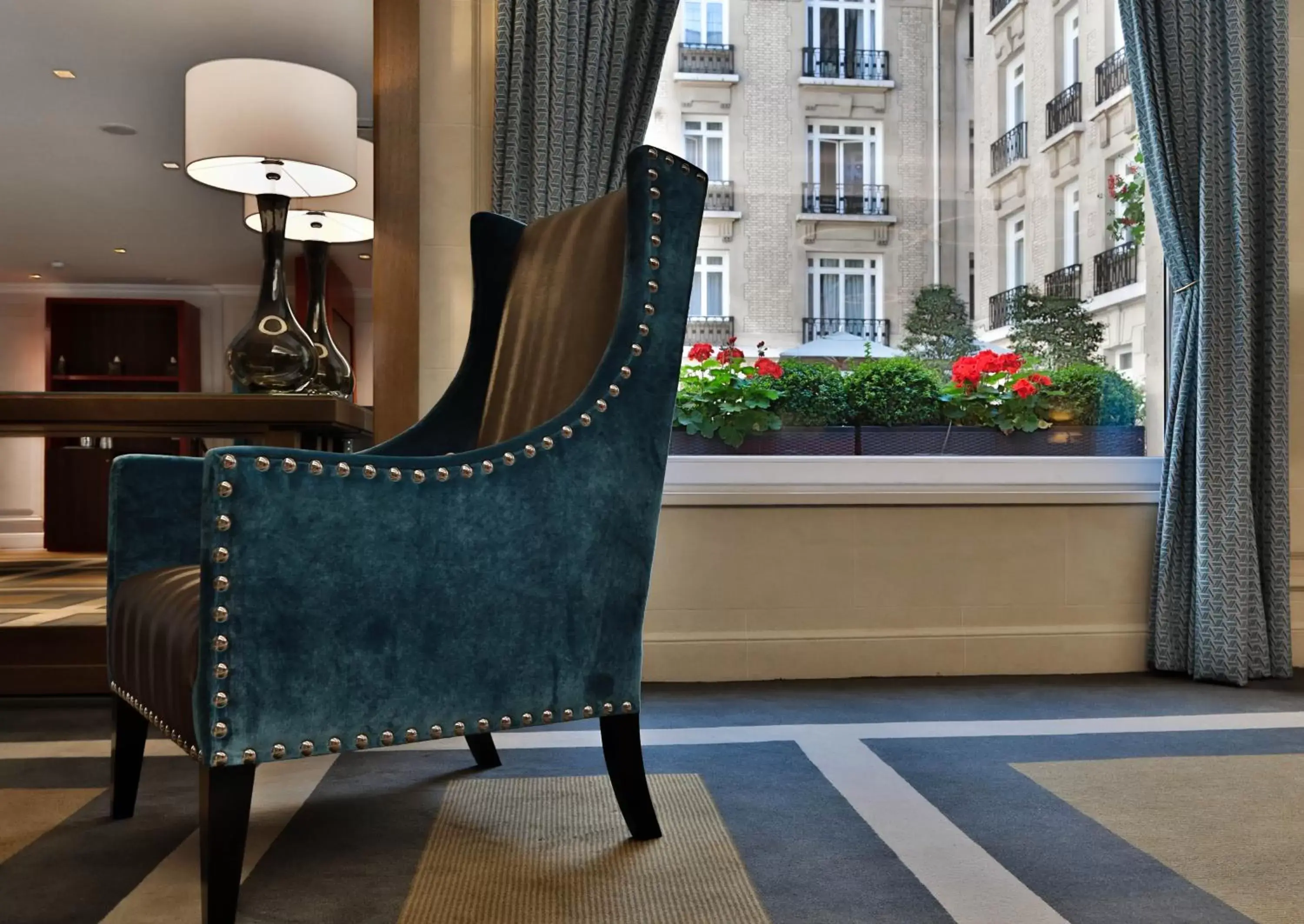 Lobby or reception in Fraser Suites Le Claridge Champs-Elysées