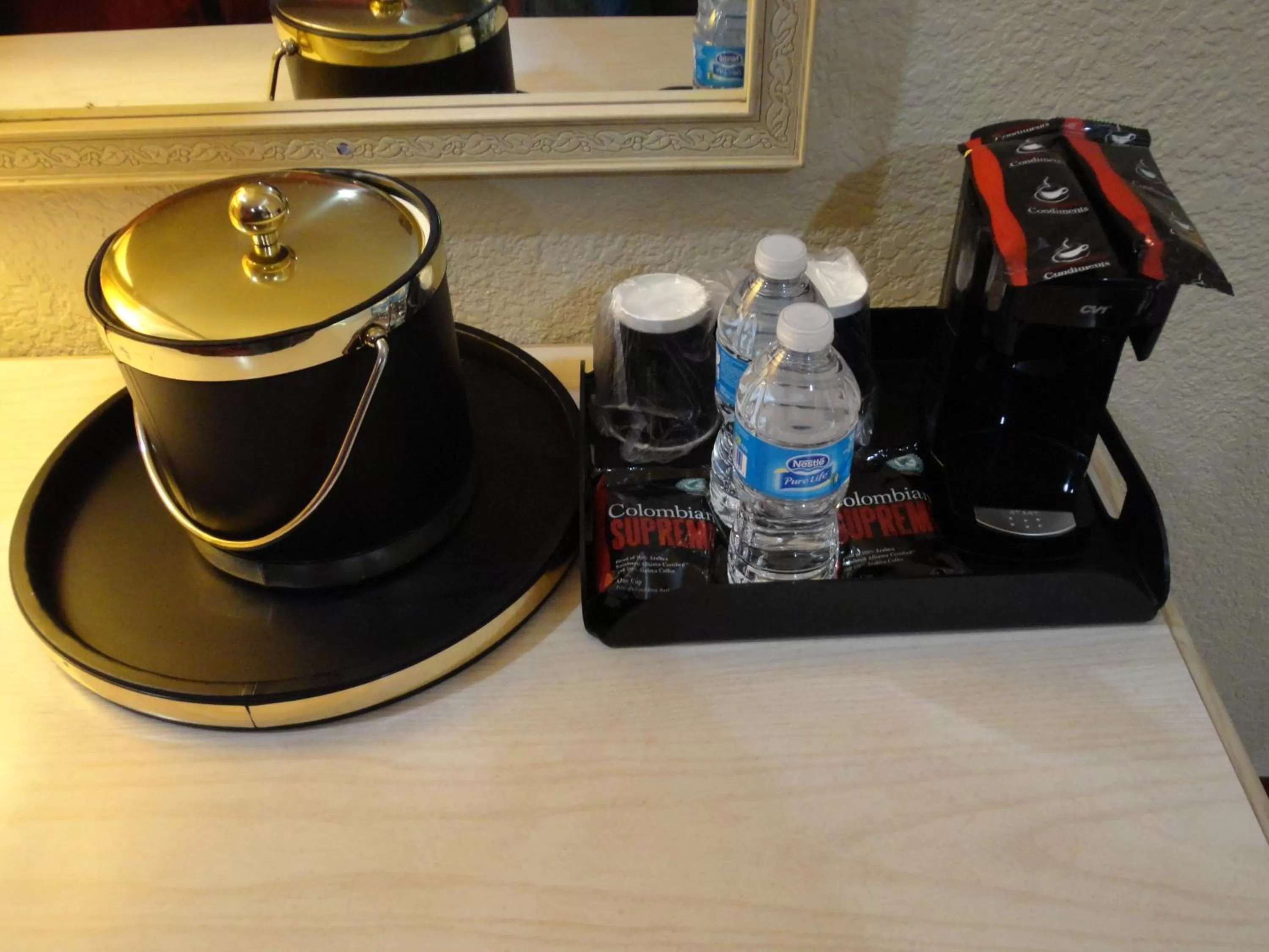 Food and drinks in Imperial Inn Oakland