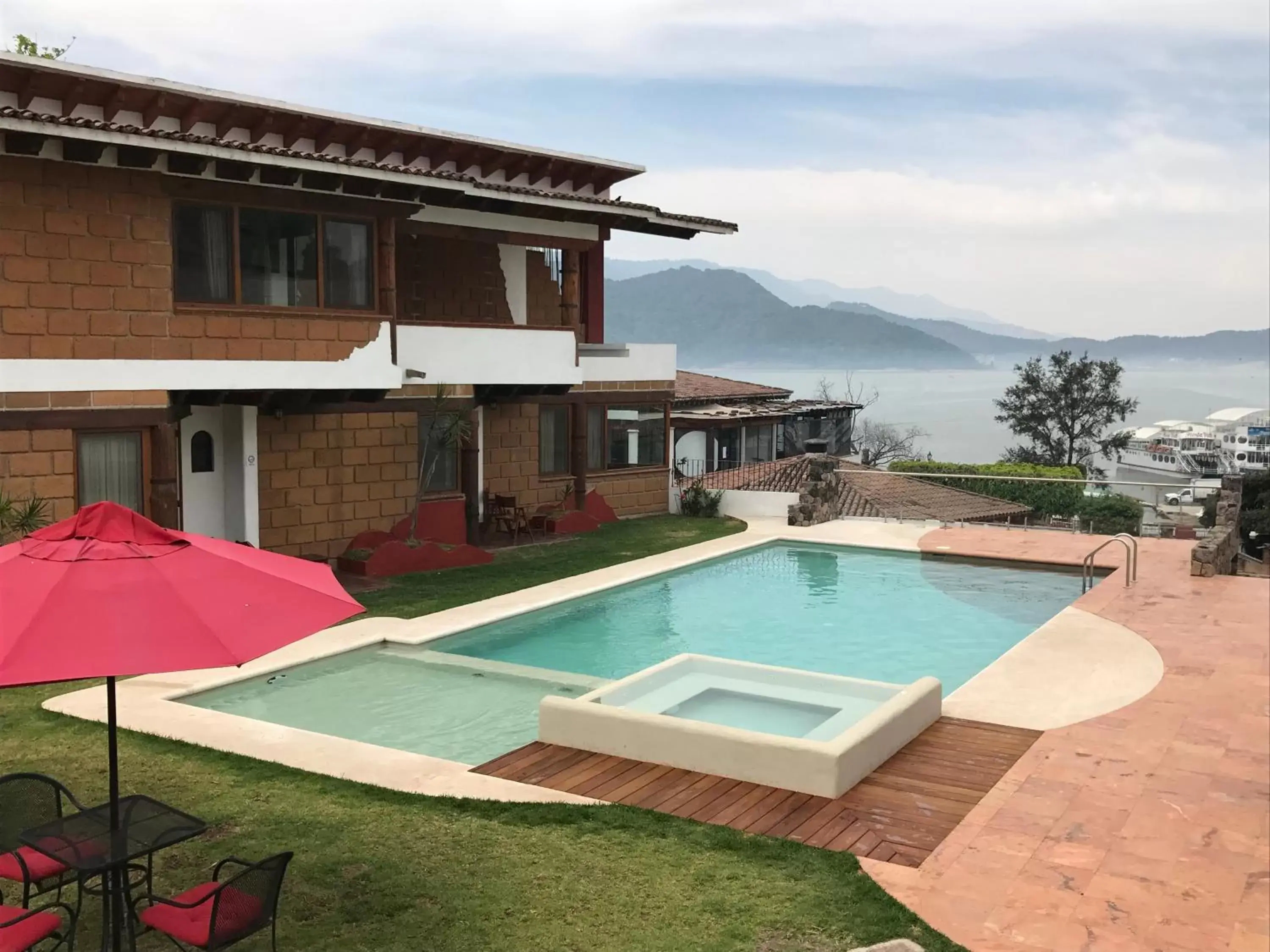 Swimming Pool in Hotel puesta del sol