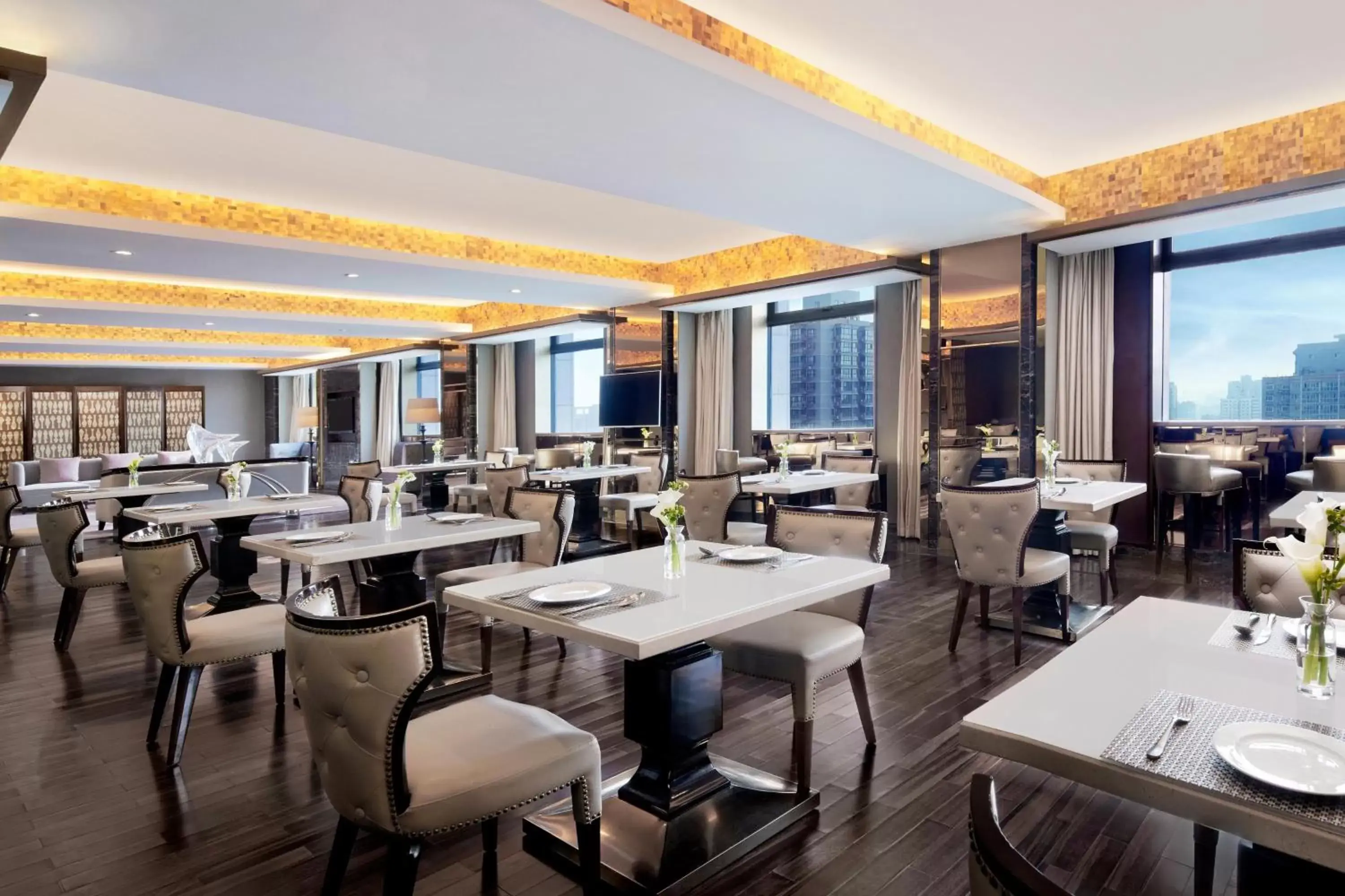 Lounge or bar, Restaurant/Places to Eat in Sheraton Xi'an North City Hotel