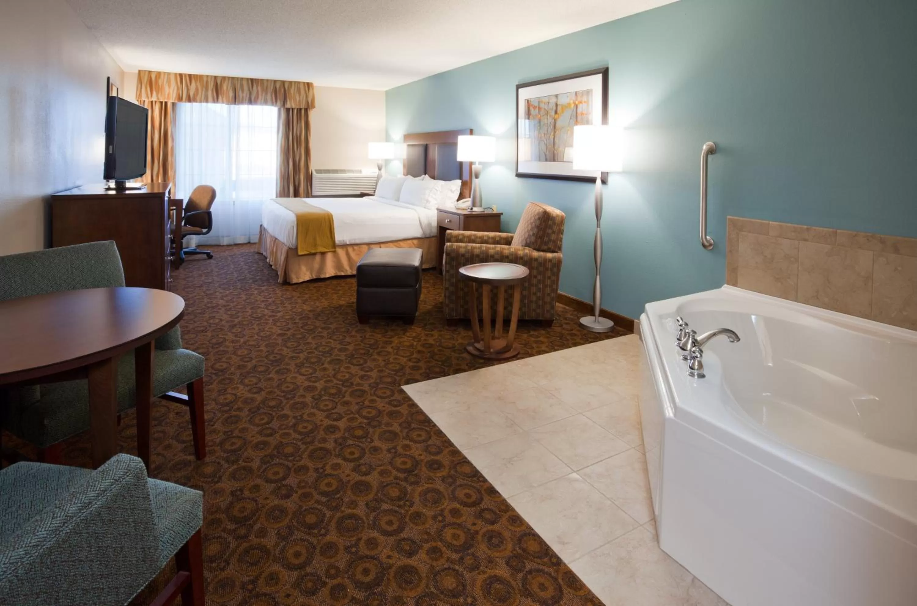 Bedroom, Bed in Holiday Inn Express and Suites St. Cloud by IHG