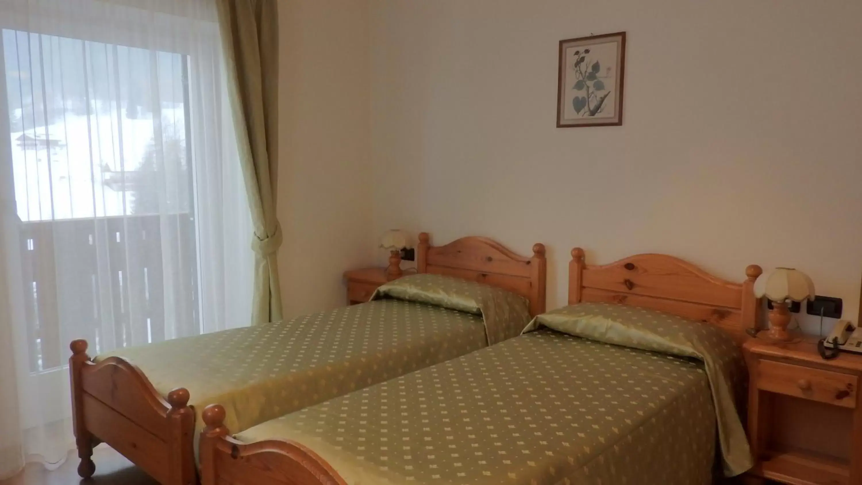 Bedroom, Bed in Hotel Des Alpes Bedroom, Bed in Hotel Des Alpes