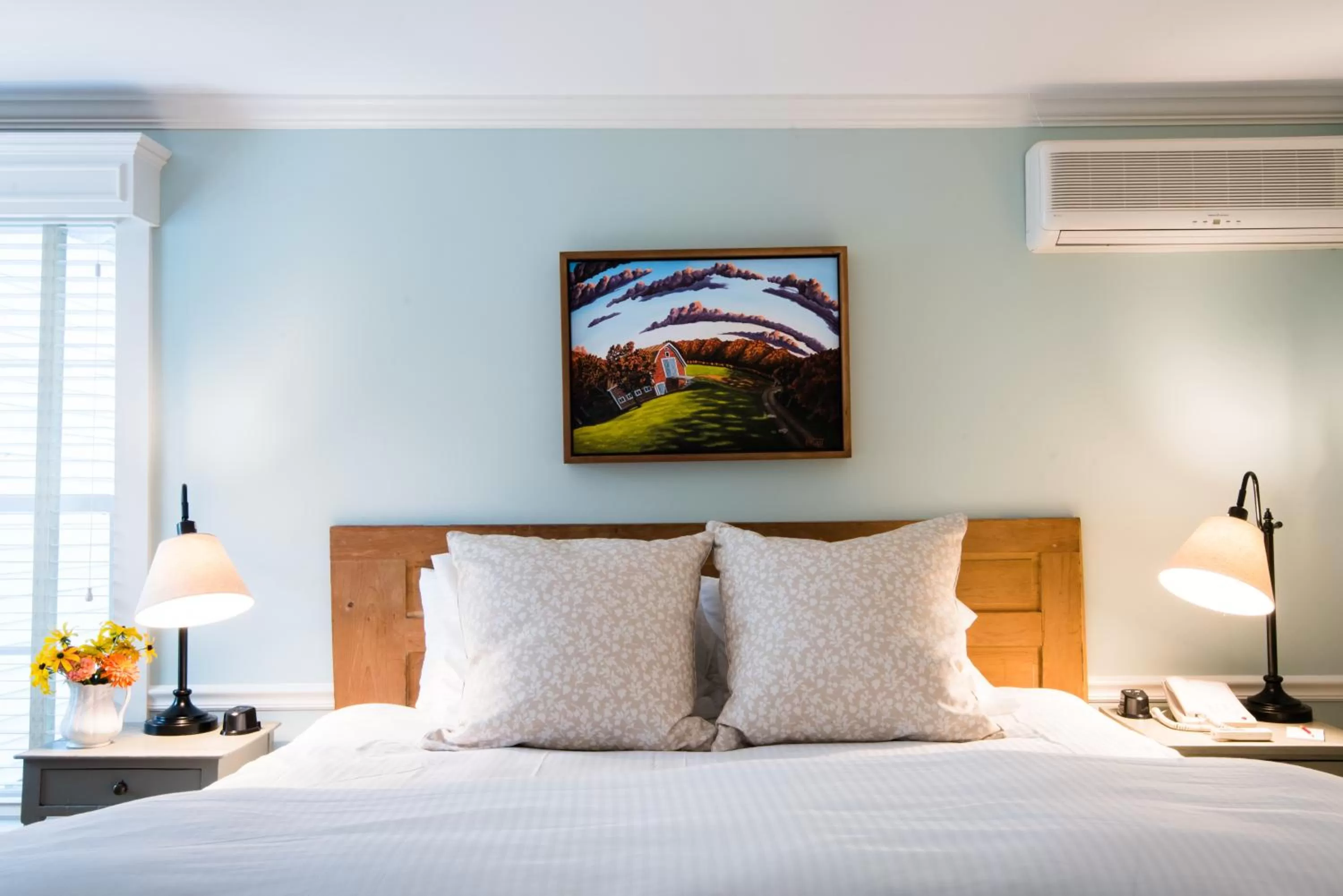 Bed in Four Columns Inn