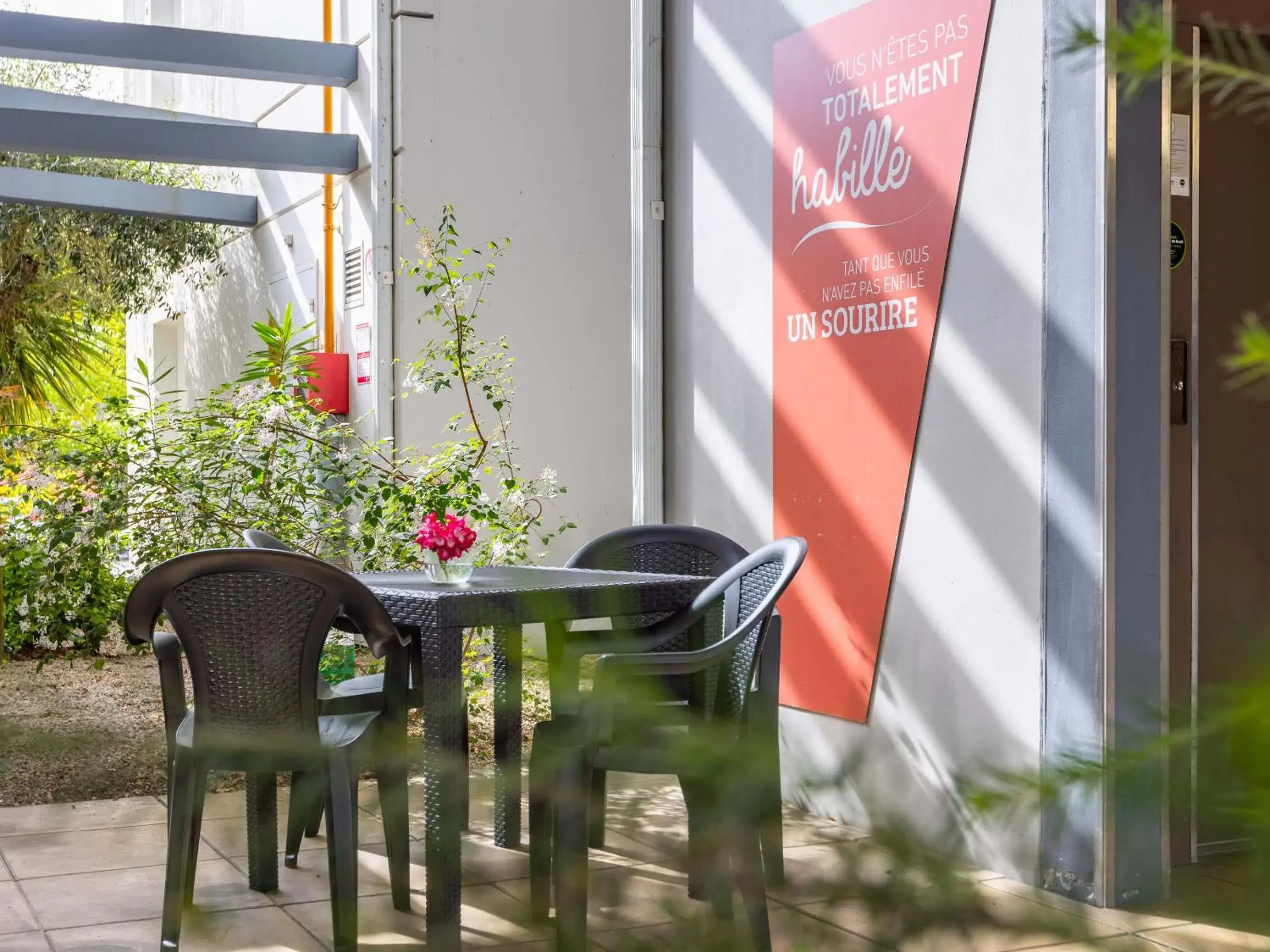 Patio in B&B HOTEL Rennes Sud Chantepie