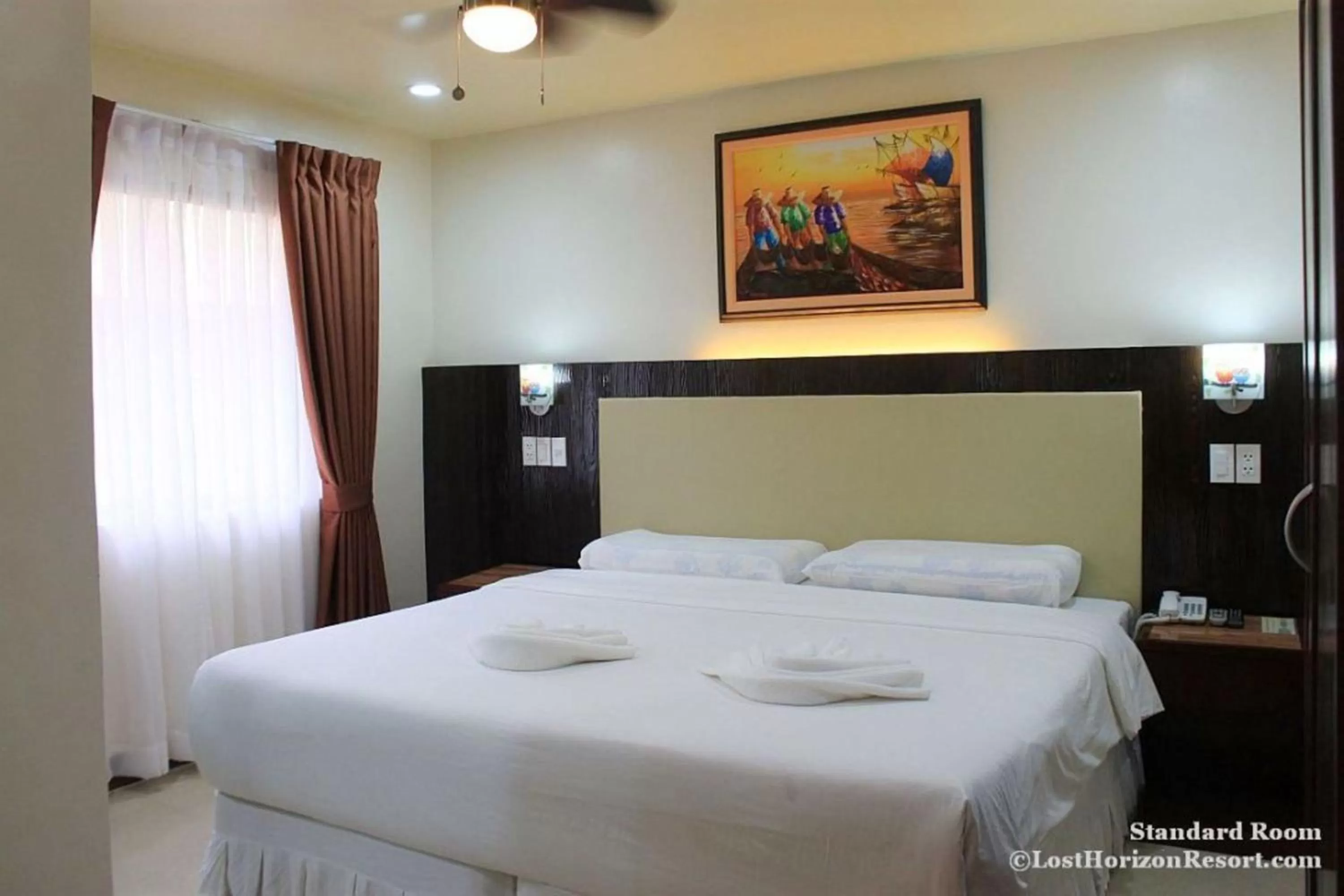 Bed in Lost Horizon Beach Dive Resort