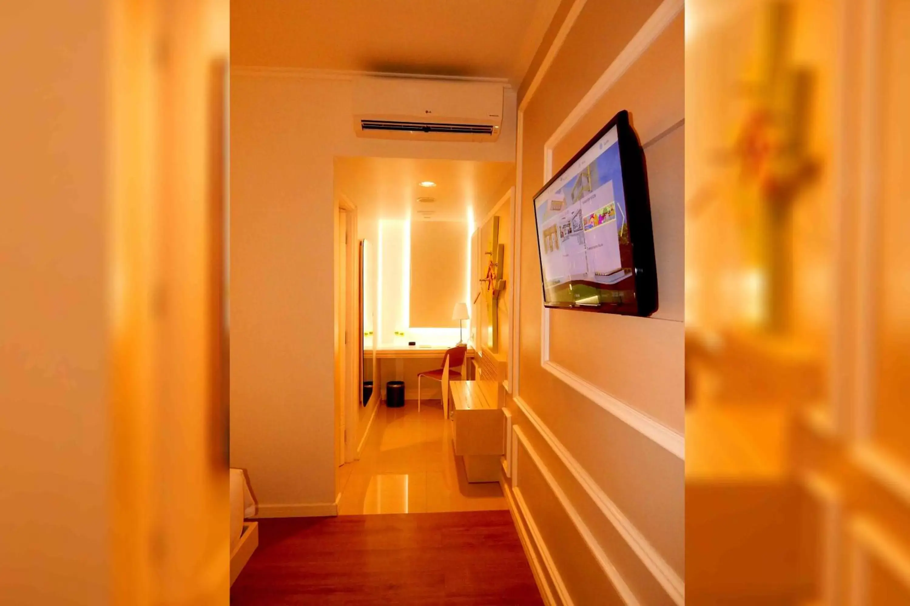 Property building in MaxOne Signature Glodok Jakarta Property building in MaxOne Signature Glodok Jakarta