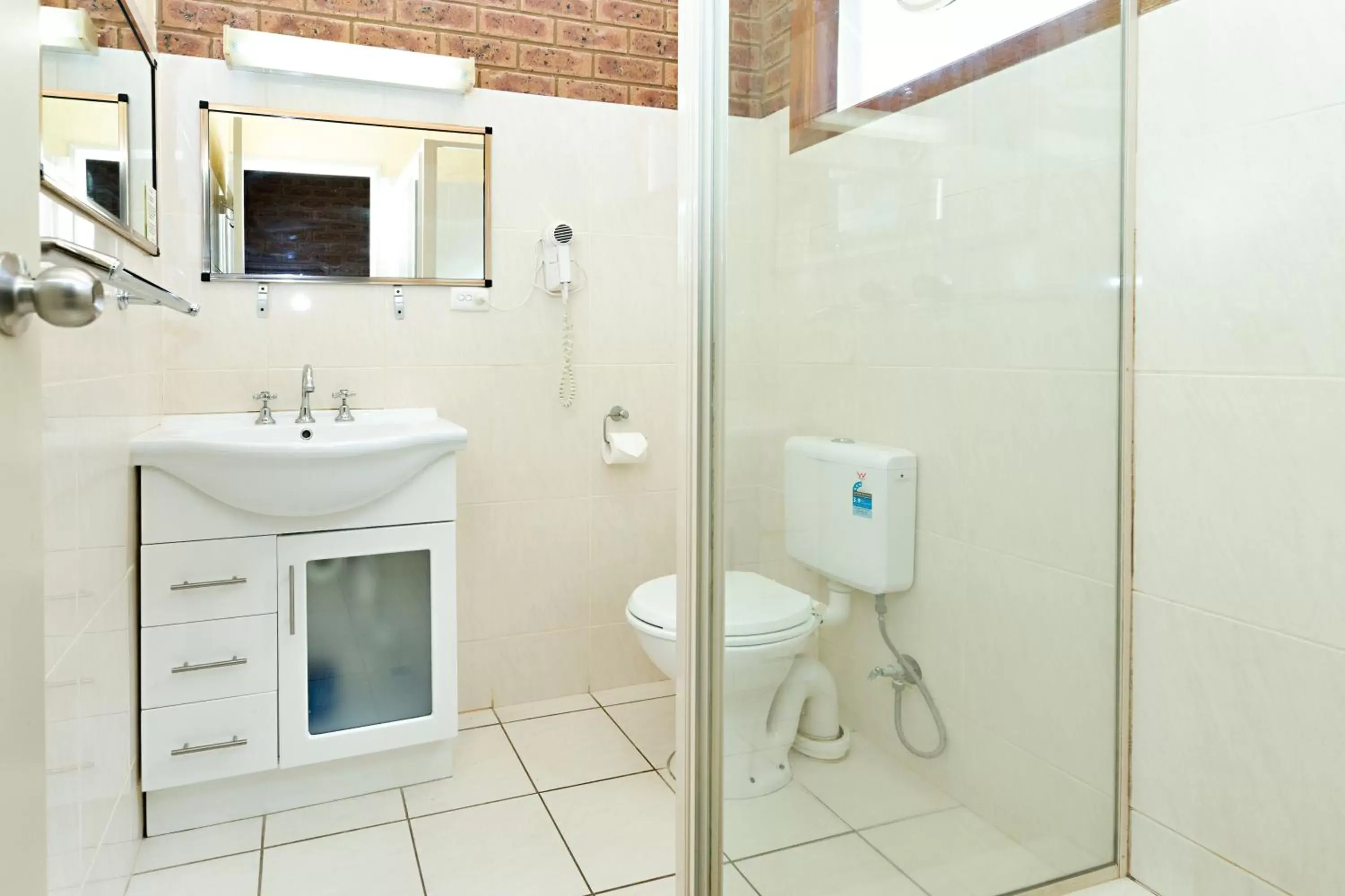 Bathroom in Beechworth Carriage Motor Inn