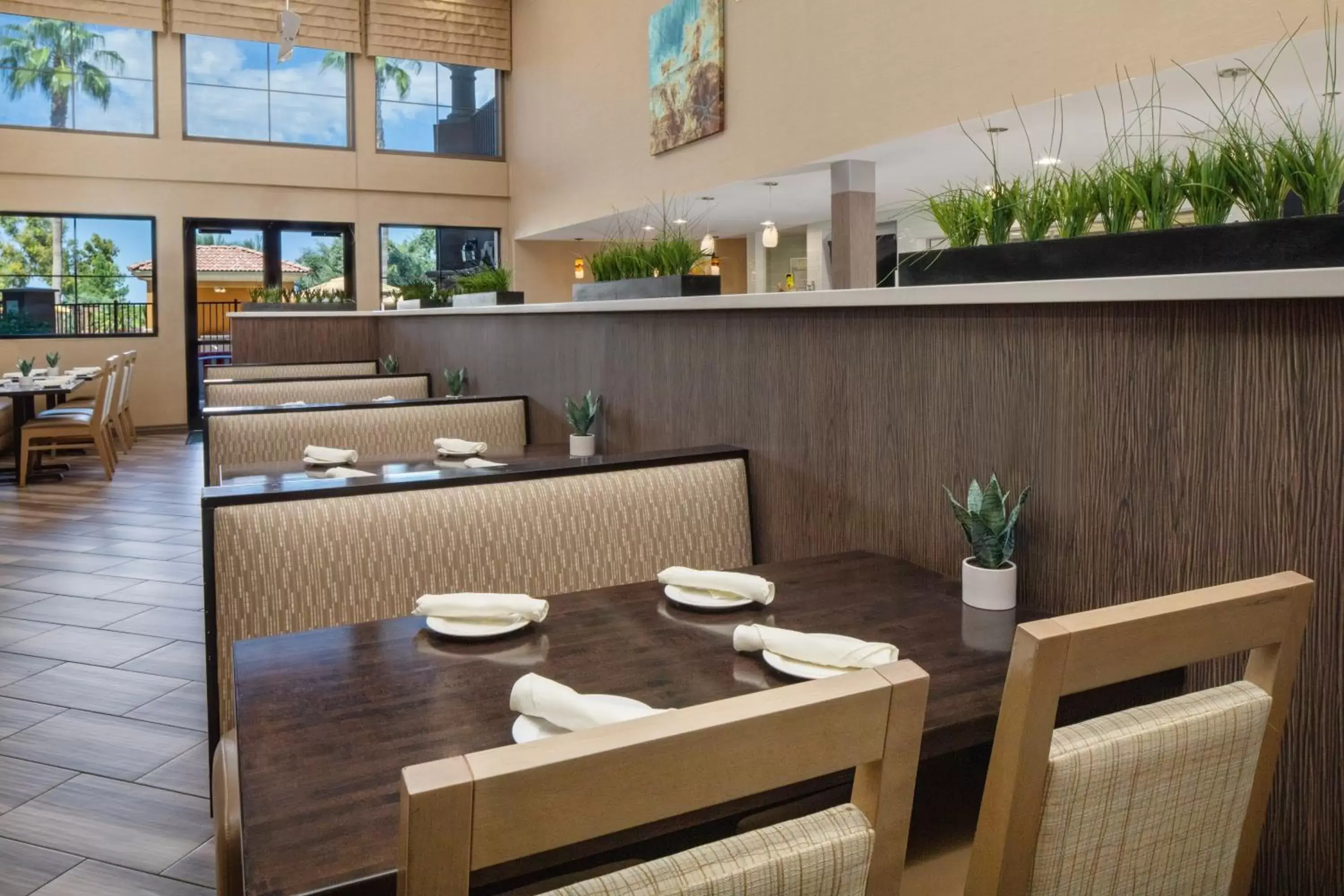 Restaurant/Places to Eat in Holiday Inn Phoenix/Chandler, an IHG Hotel