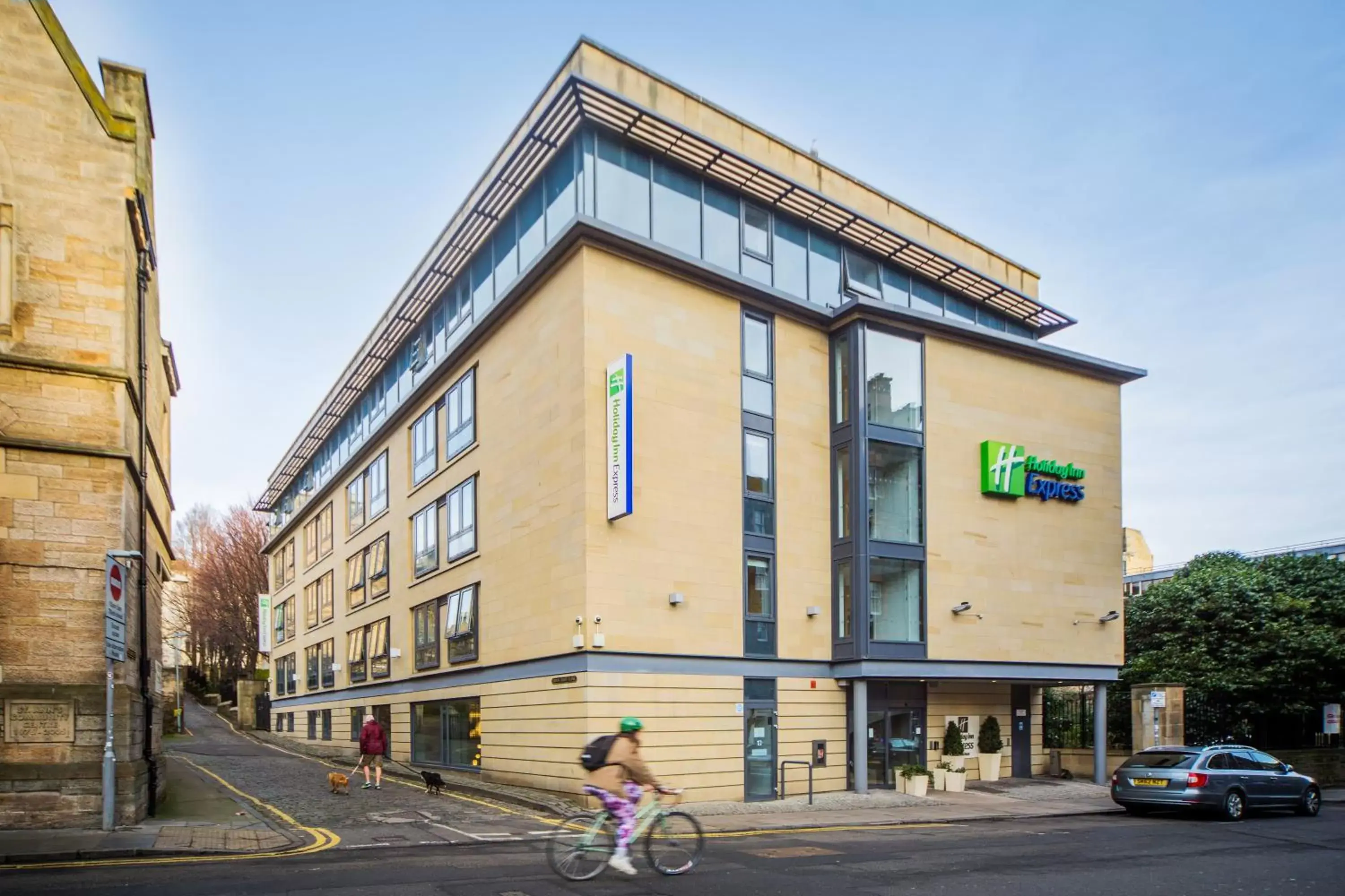 Property building in Holiday Inn Express Edinburgh – Royal Mile by IHG Property building in Holiday Inn Express Edinburgh – Royal Mile by IHG