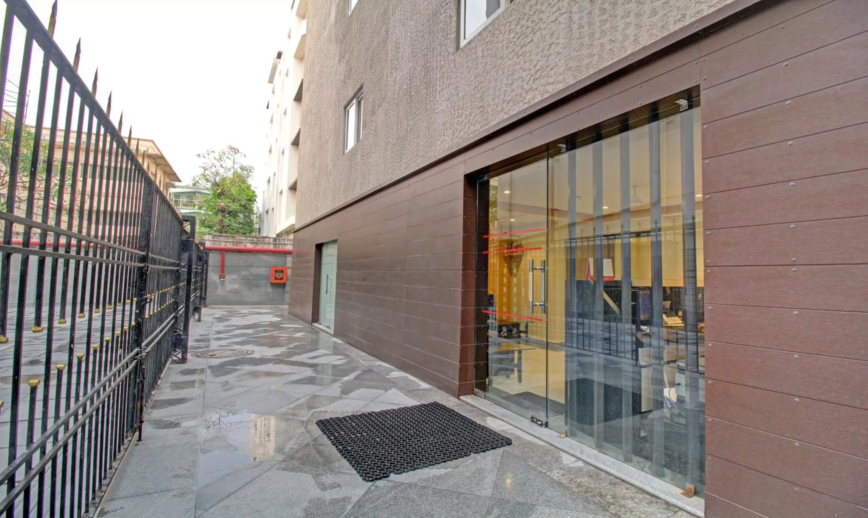 Facade/entrance in Treebo ASL Prime, Gariahat
