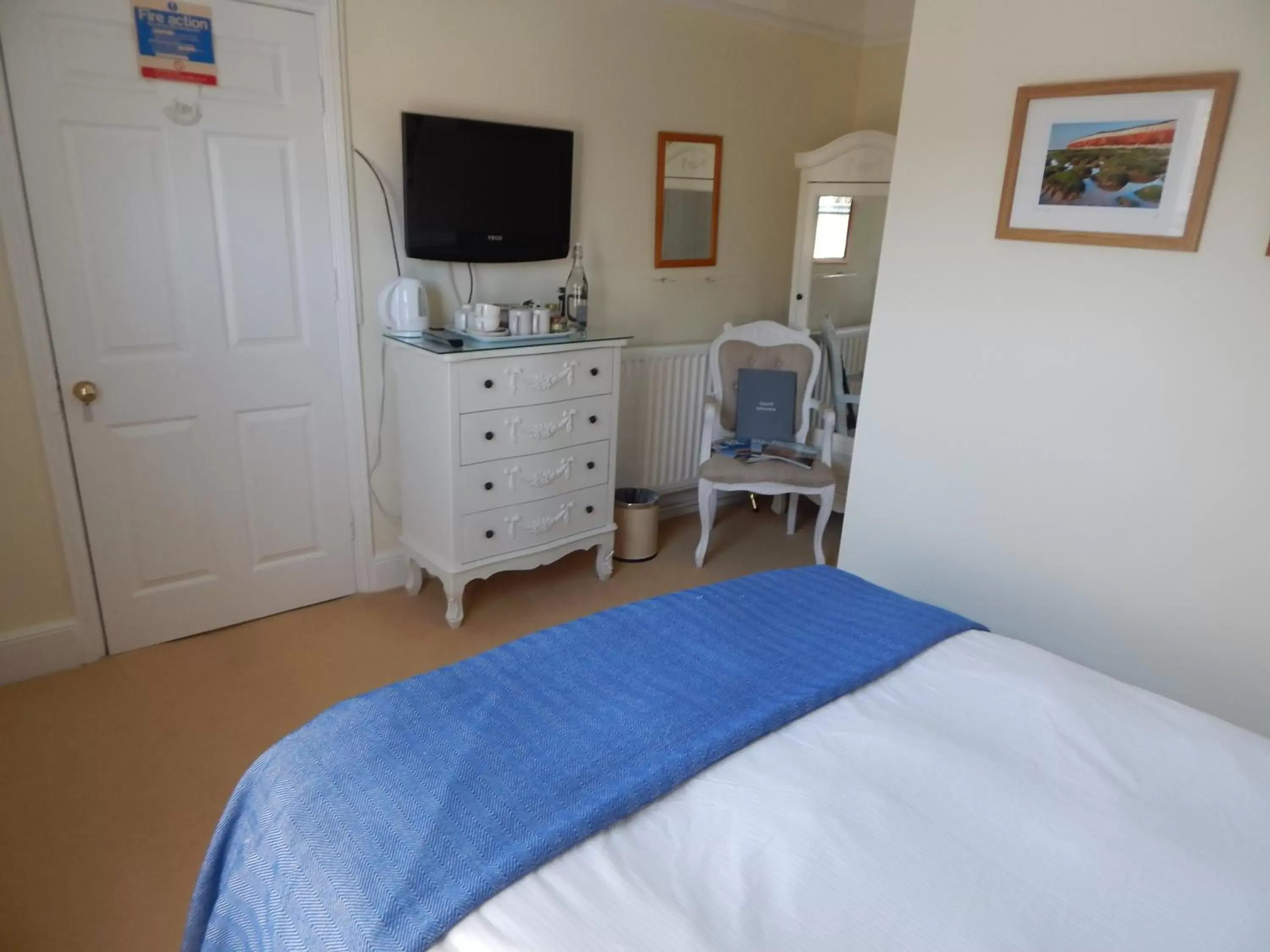 Bedroom, Bed in Fairlight Lodge