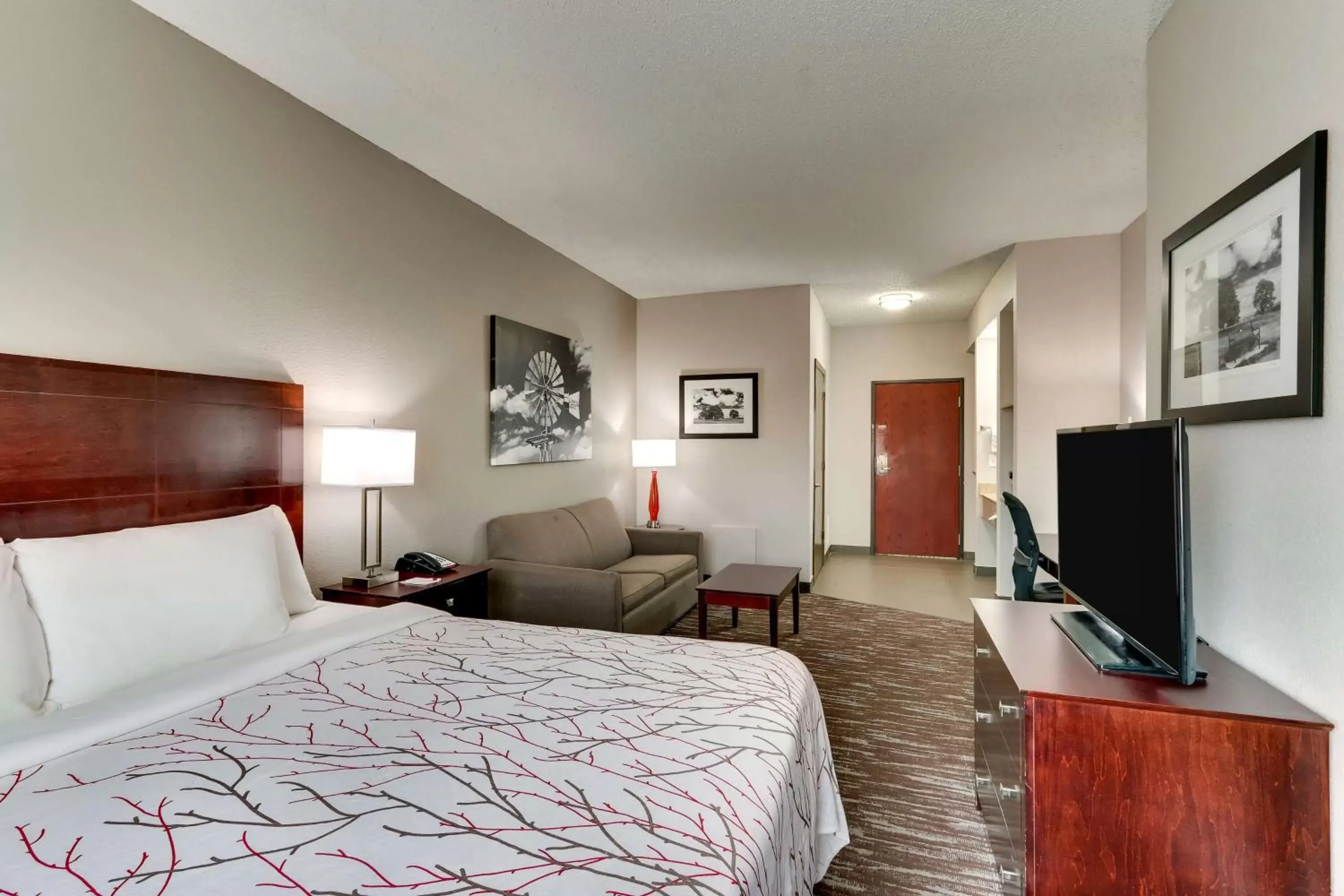 Photo of the whole room, TV/Entertainment Center in Best Western PLUS University Inn & Suites