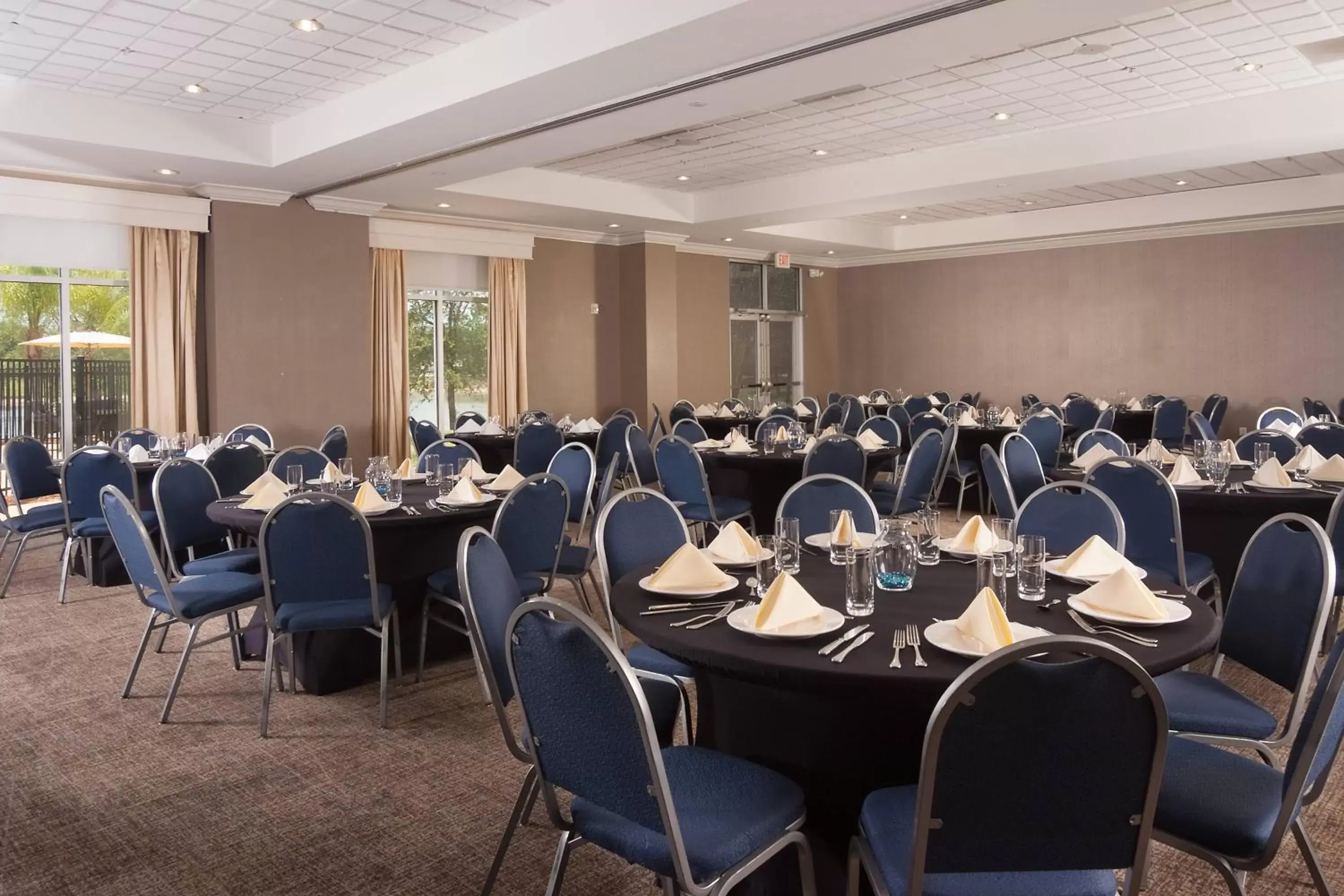 Meeting/conference room, Restaurant/Places to Eat in SpringHill Suites Orlando Airport