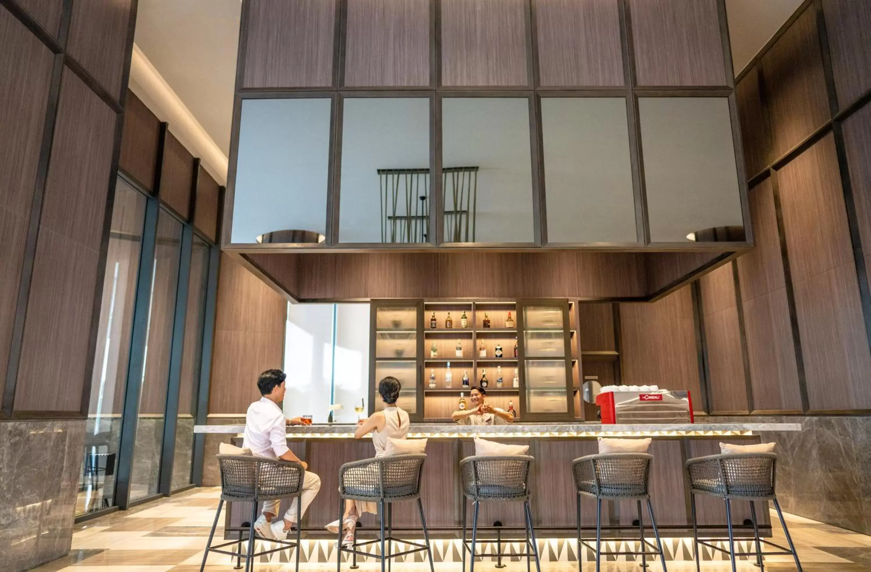 Lounge or bar in Crowne Plaza Phu Quoc Starbay, an IHG Hotel