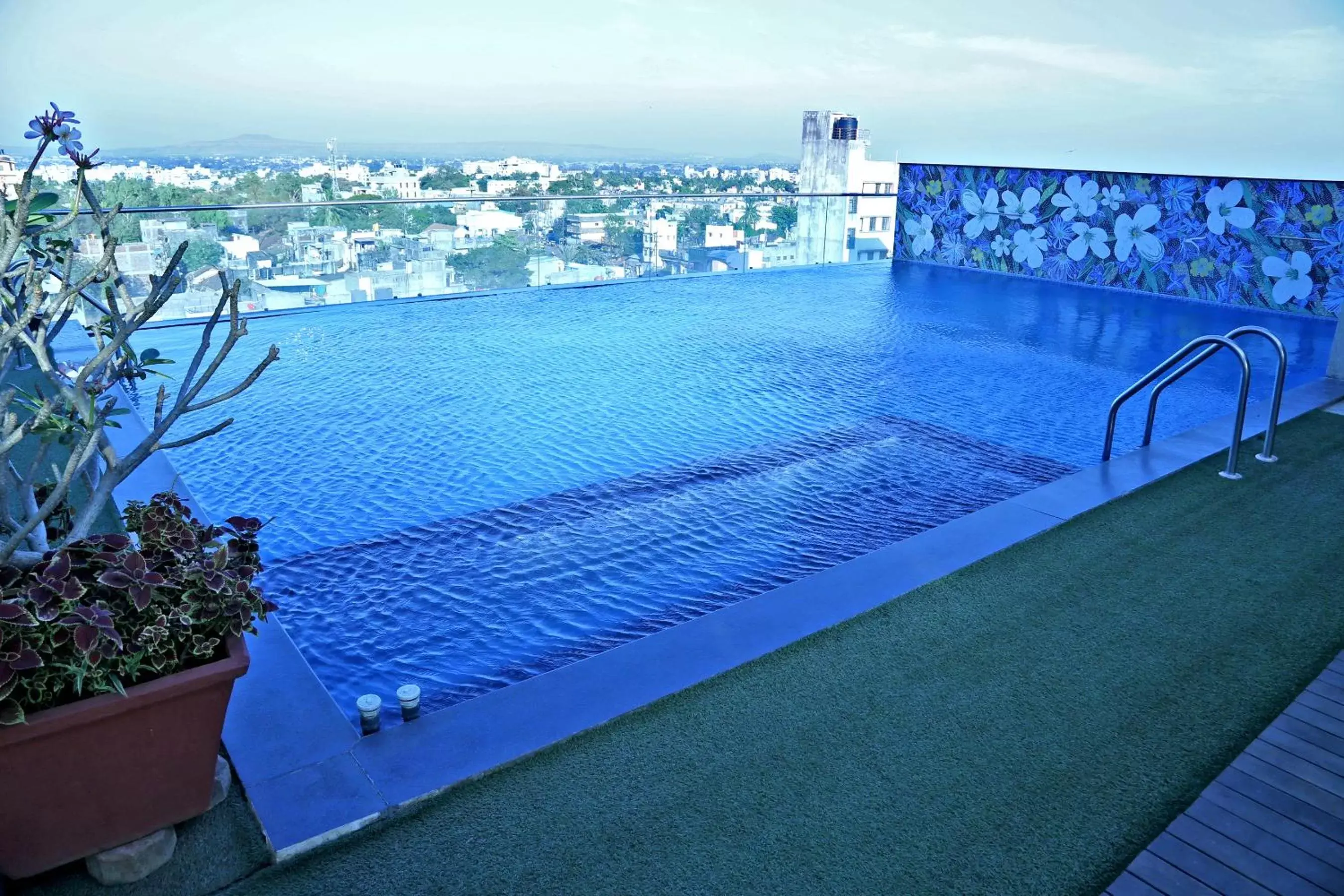 Swimming Pool in Hotel Vrishali Executive