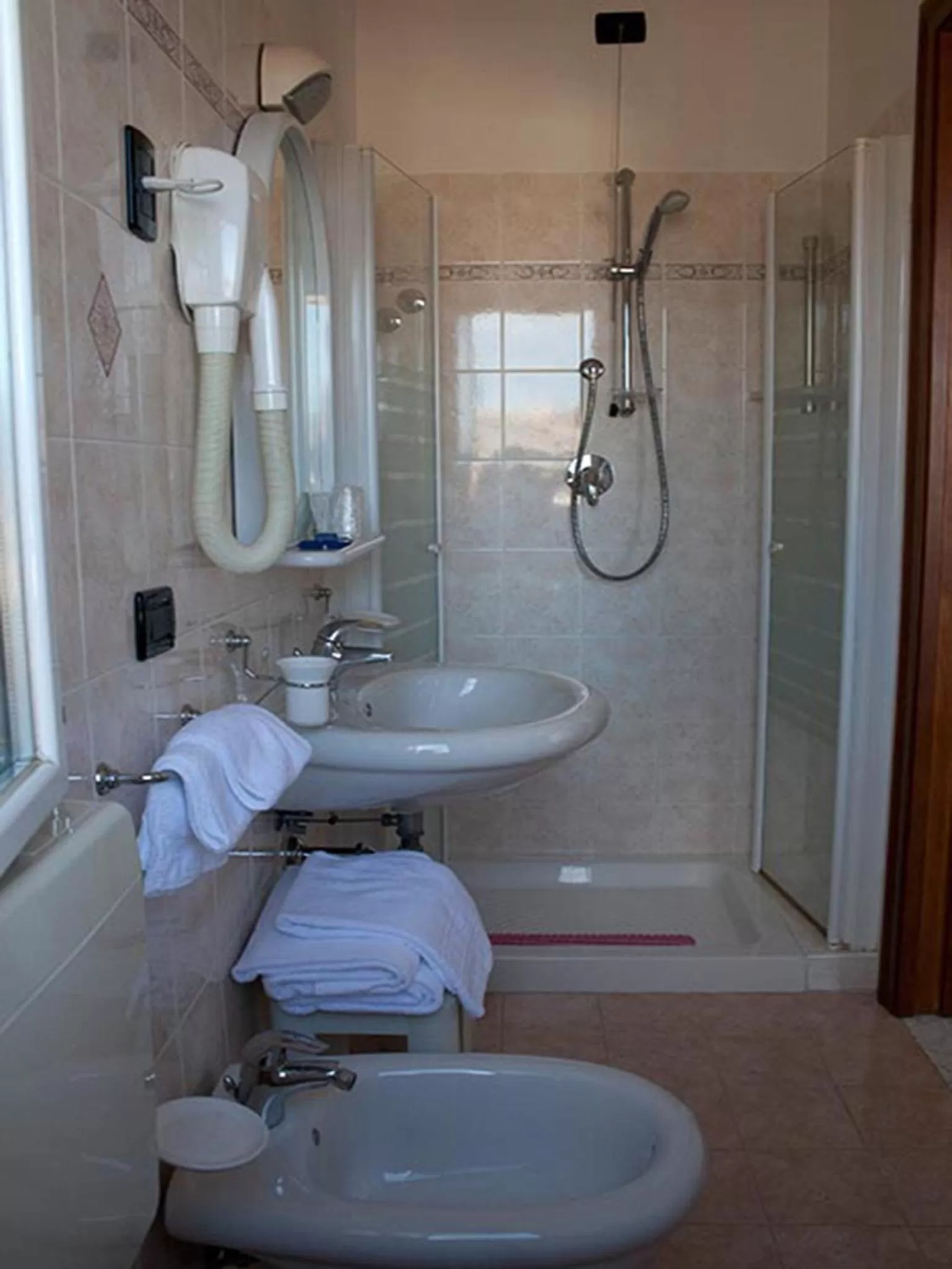 Bathroom in Hotel Monica