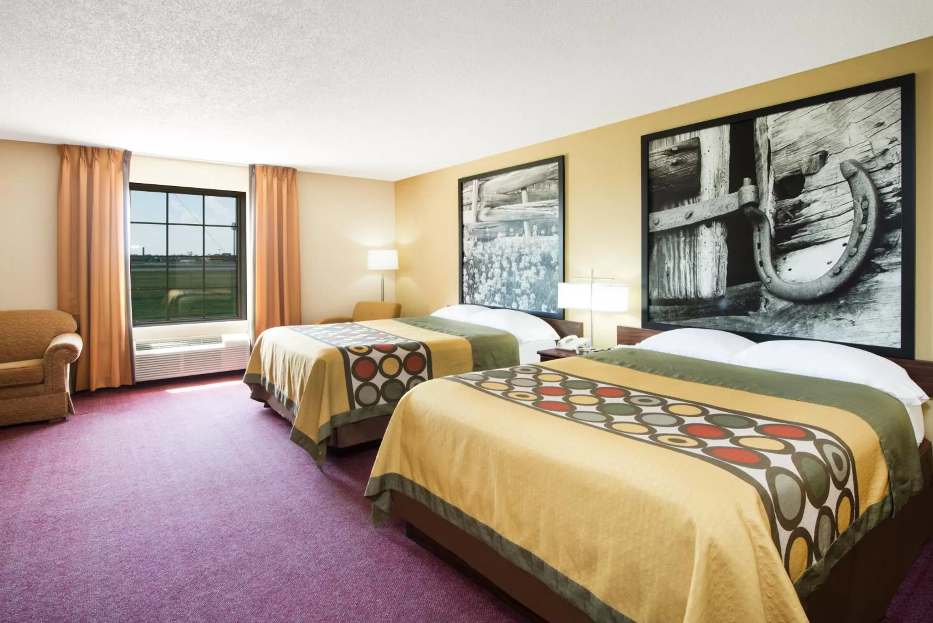 Photo of the whole room, Bed in Super 8 by Wyndham Lamar