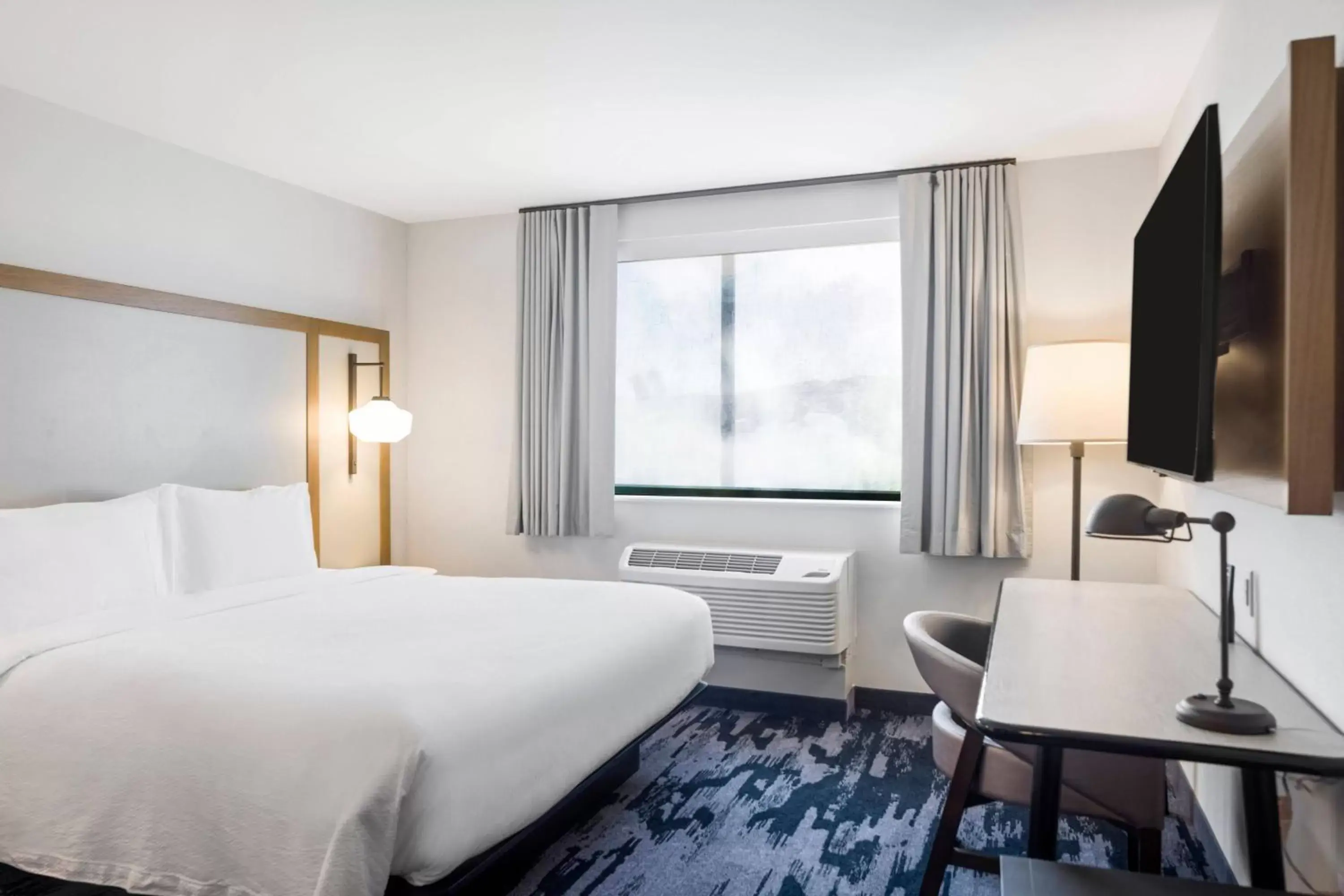 King Room in Fairfield Inn & Suites by Marriott San Diego Pacific Beach King Room in Fairfield Inn & Suites by Marriott San Diego Pacific Beach