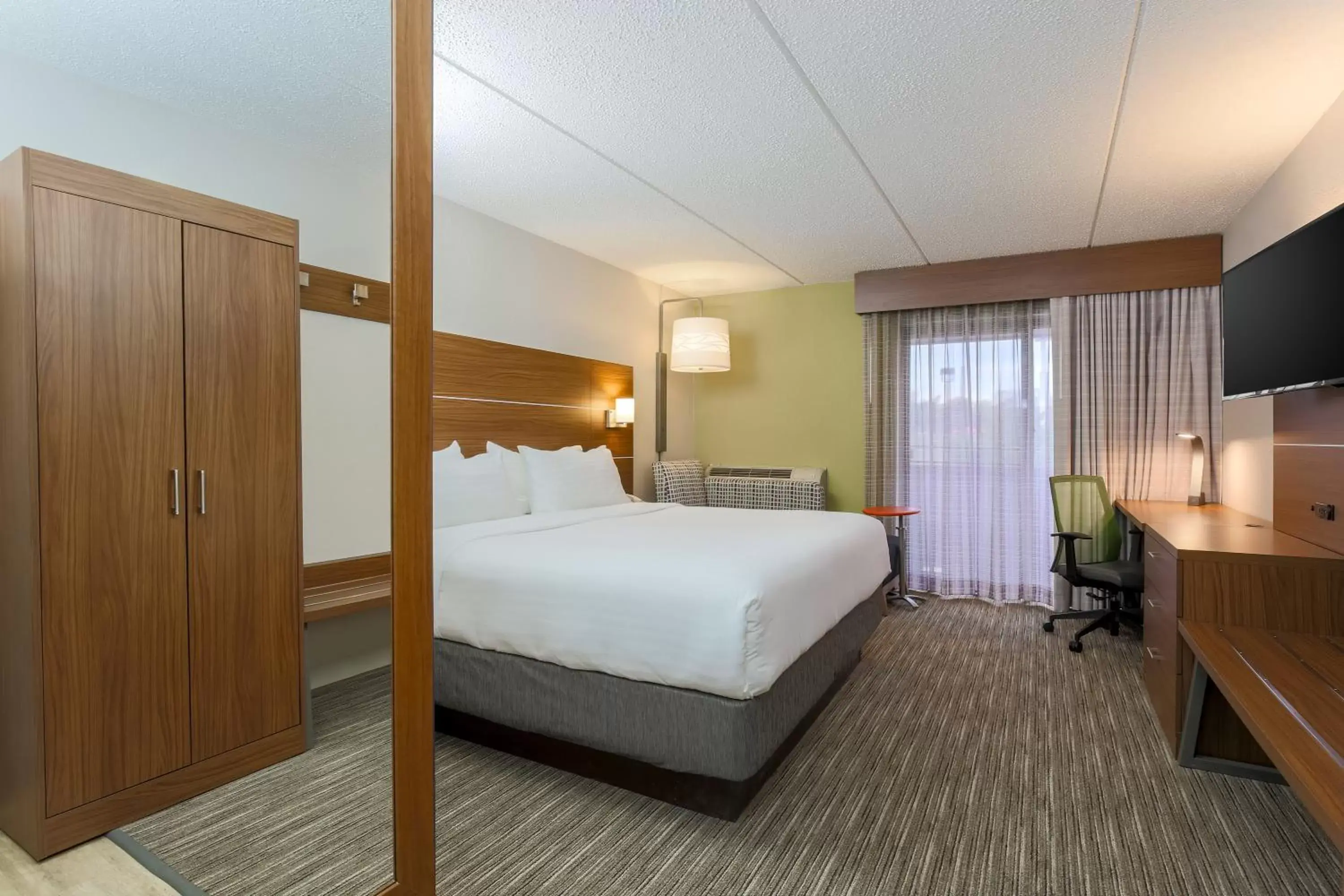 Photo of the whole room, Bed in Holiday Inn Express Milwaukee - West Medical Center, an IHG Hotel