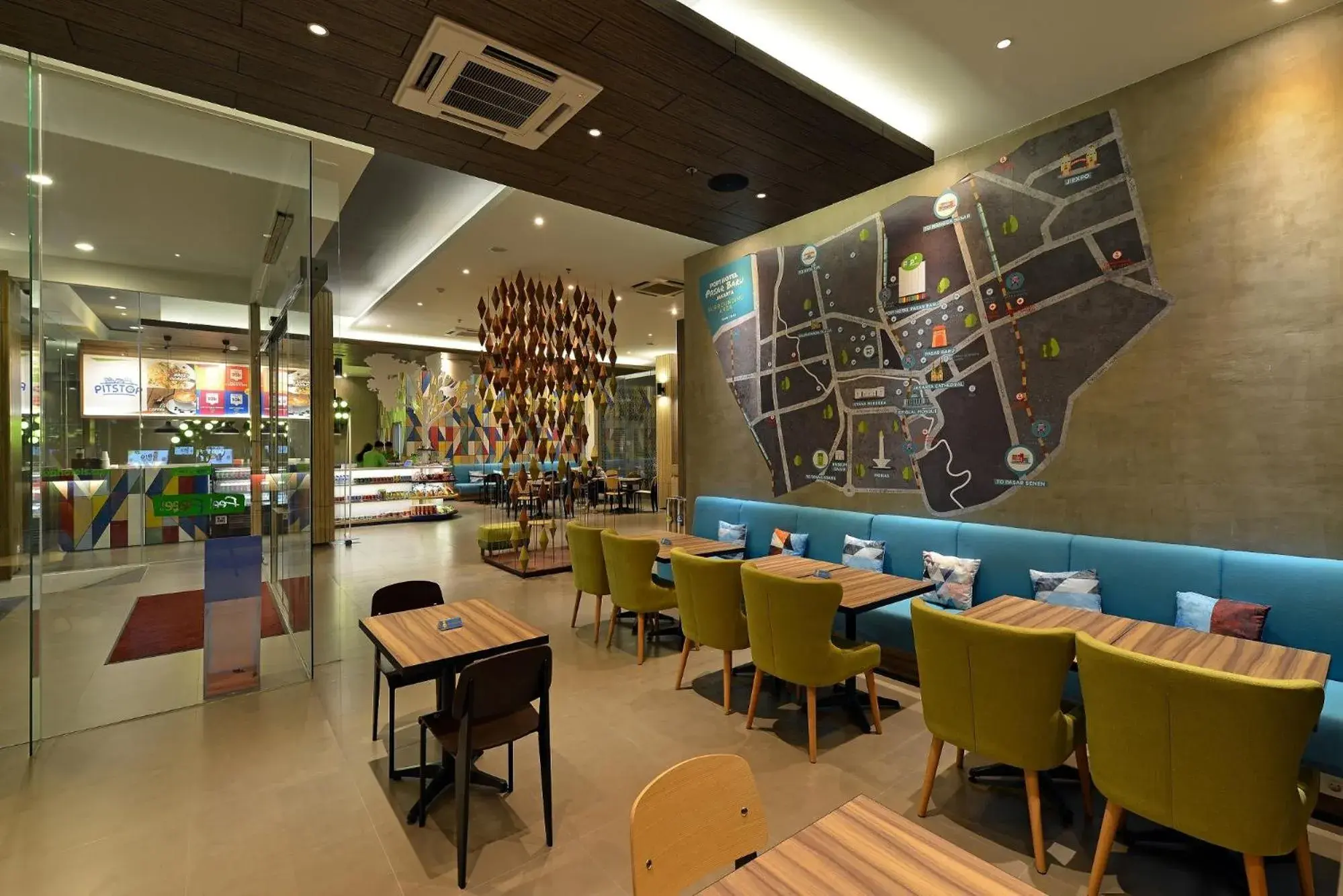 Lounge or bar, Restaurant/Places to Eat in POP Hotel Pasar Baru Jakarta