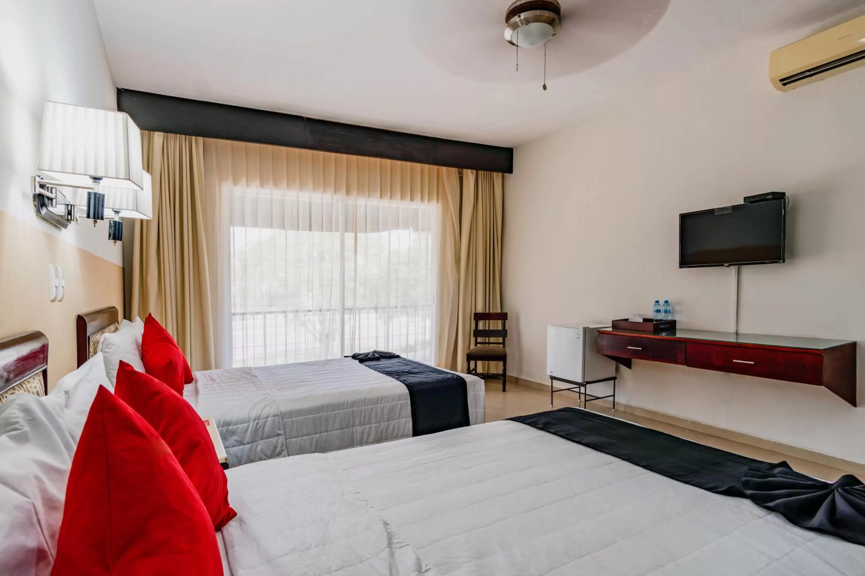 Bedroom, Bed in Hotel Siglo 21 Merida