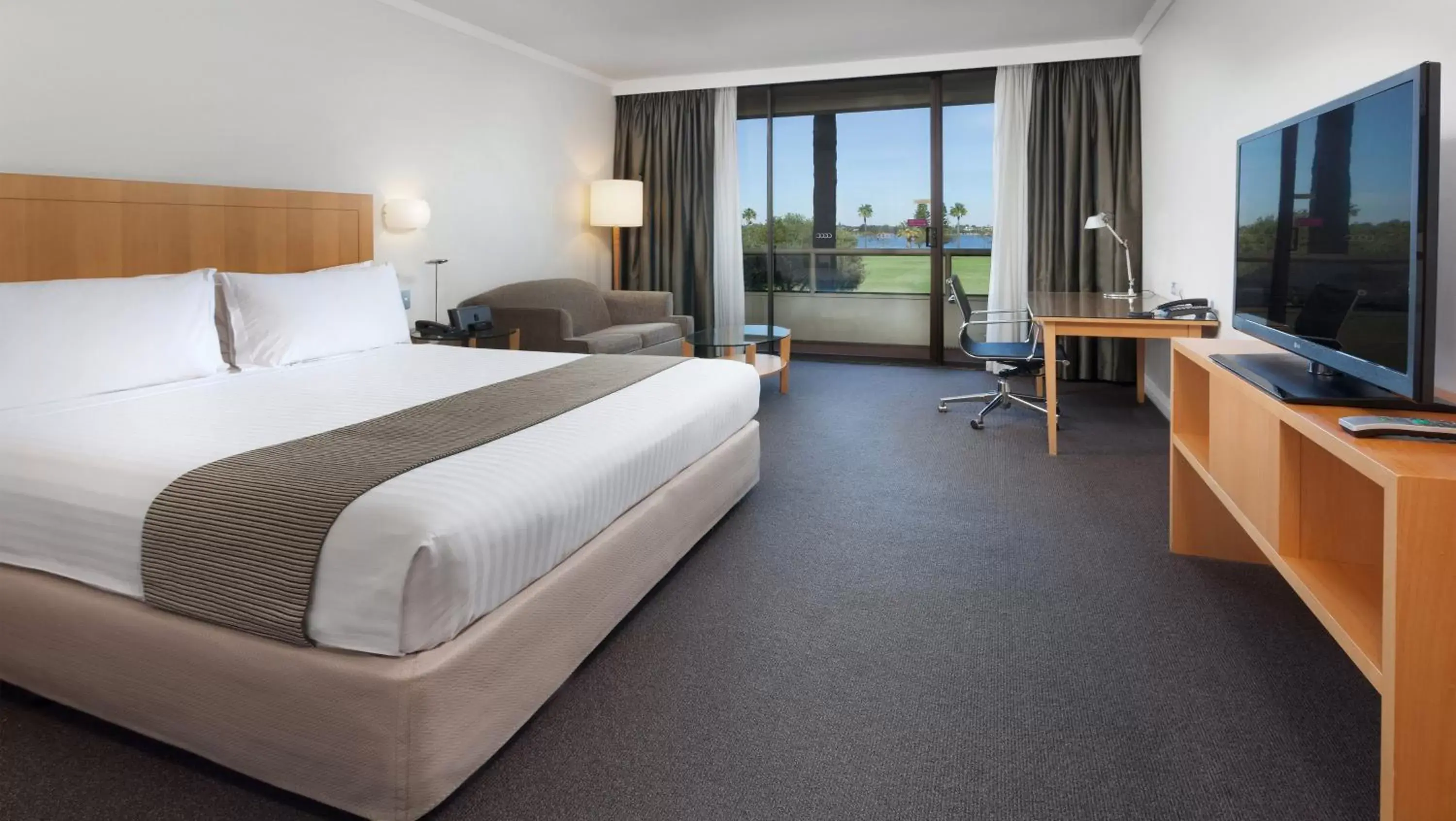 Photo of the whole room in Crowne Plaza Perth, an IHG Hotel