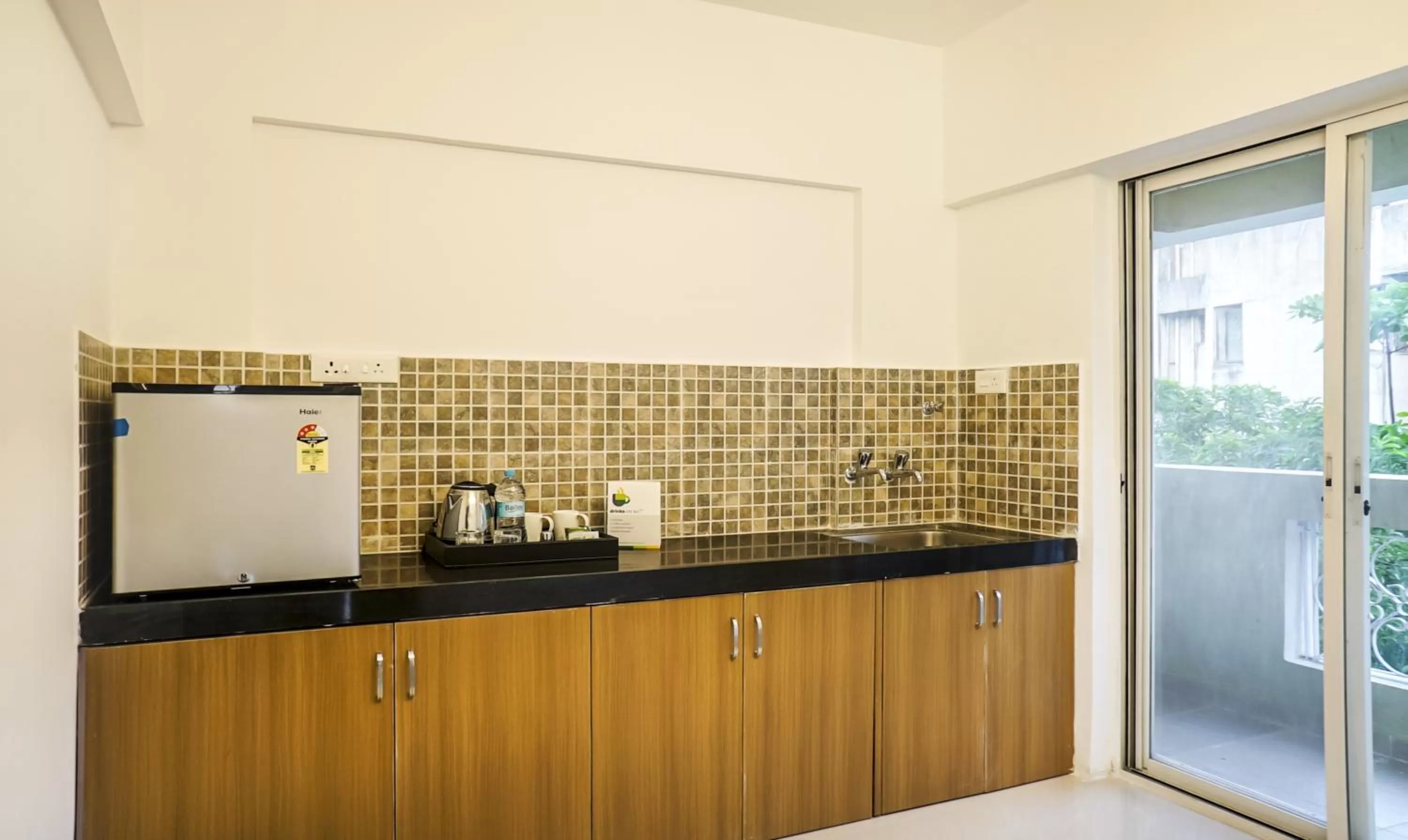 Coffee/tea facilities in Treebo Luxe Suite, Shivaji Nagar