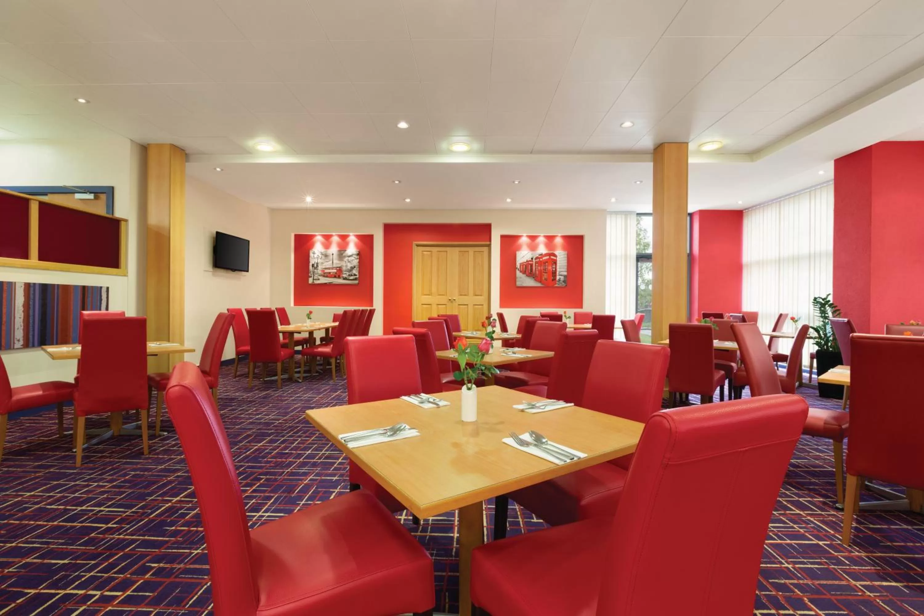 Restaurant/places to eat in Ramada London North
