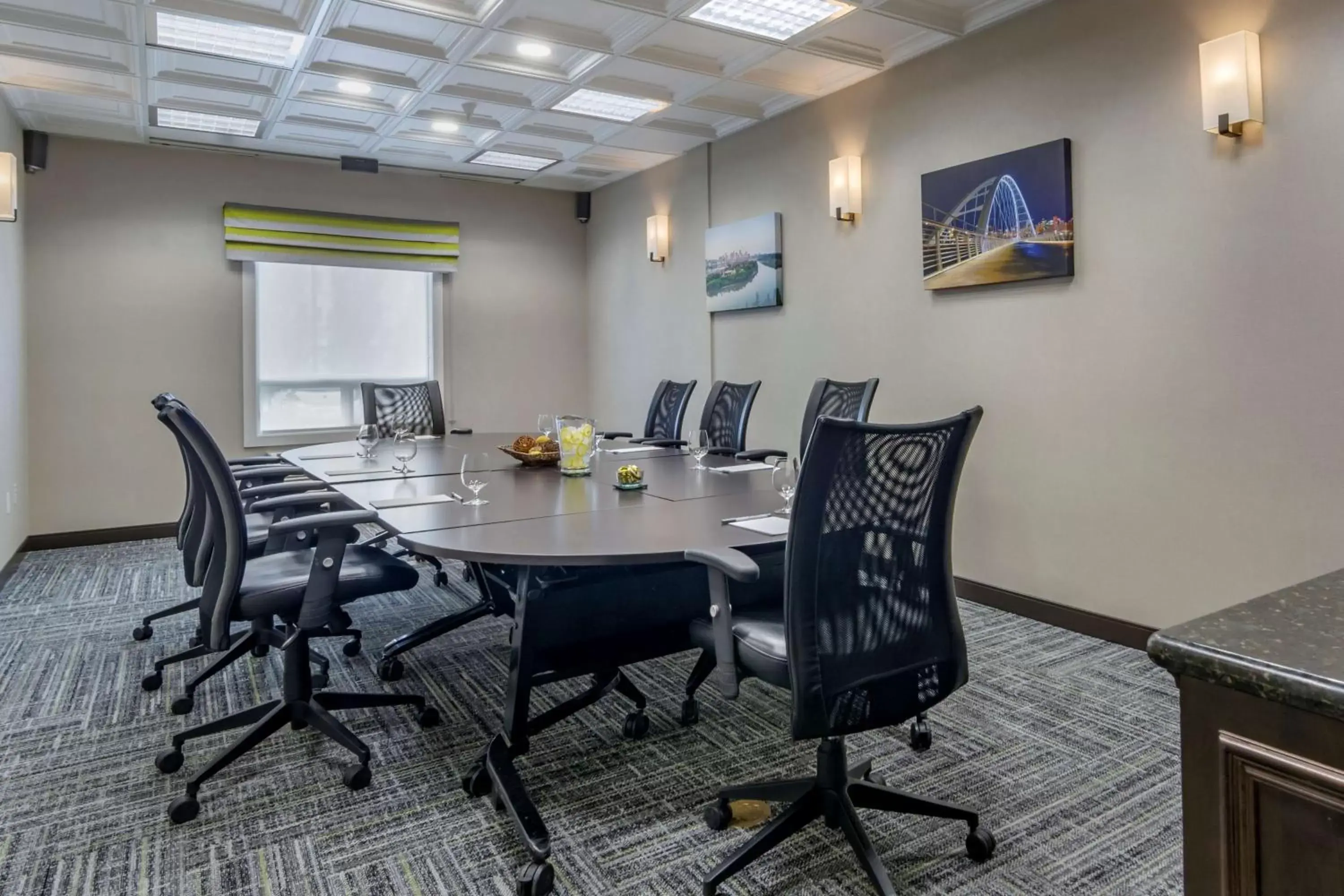 Meeting/conference room in Hampton Inn & Suites Edmonton/West