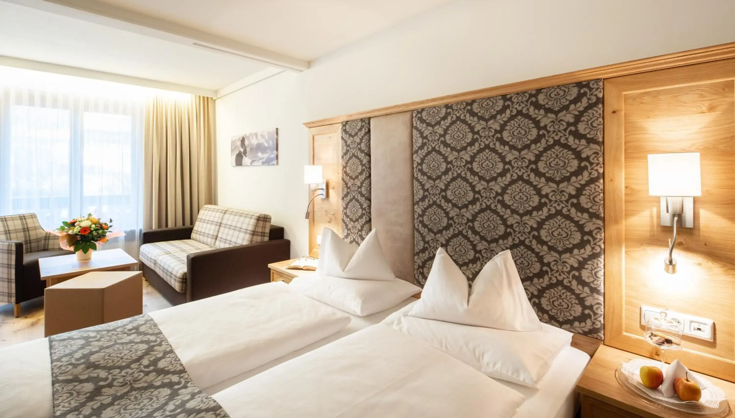 Deluxe Double Room with Balcony in Hotel Zum Stern - Bergbahnen inklusive im Sommer 2025 Deluxe Double Room with Balcony in Hotel Zum Stern - Bergbahnen inklusive im Sommer 2025