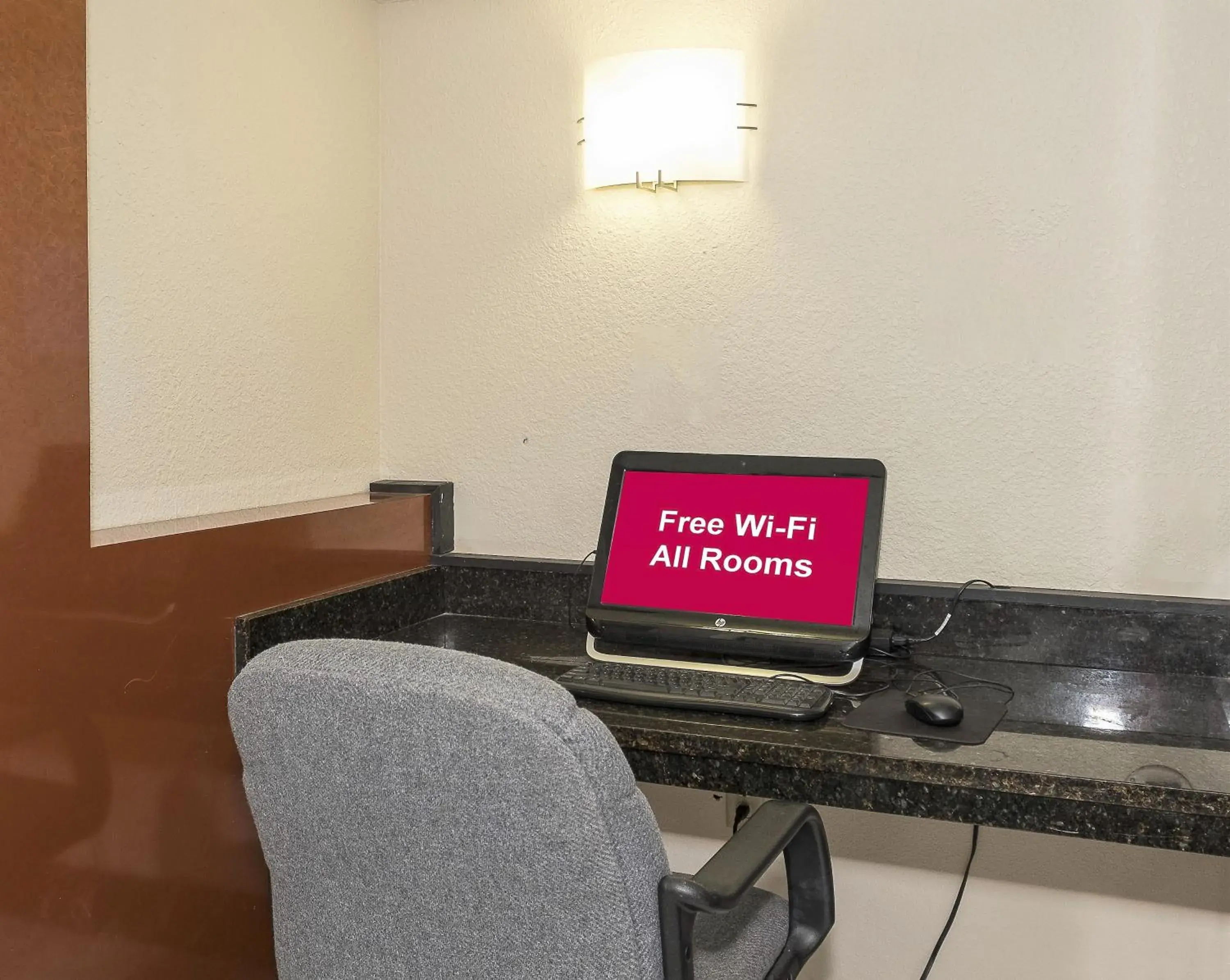 Business facilities, Business Area/Conference Room in Red Roof Inn Hartford - Vernon