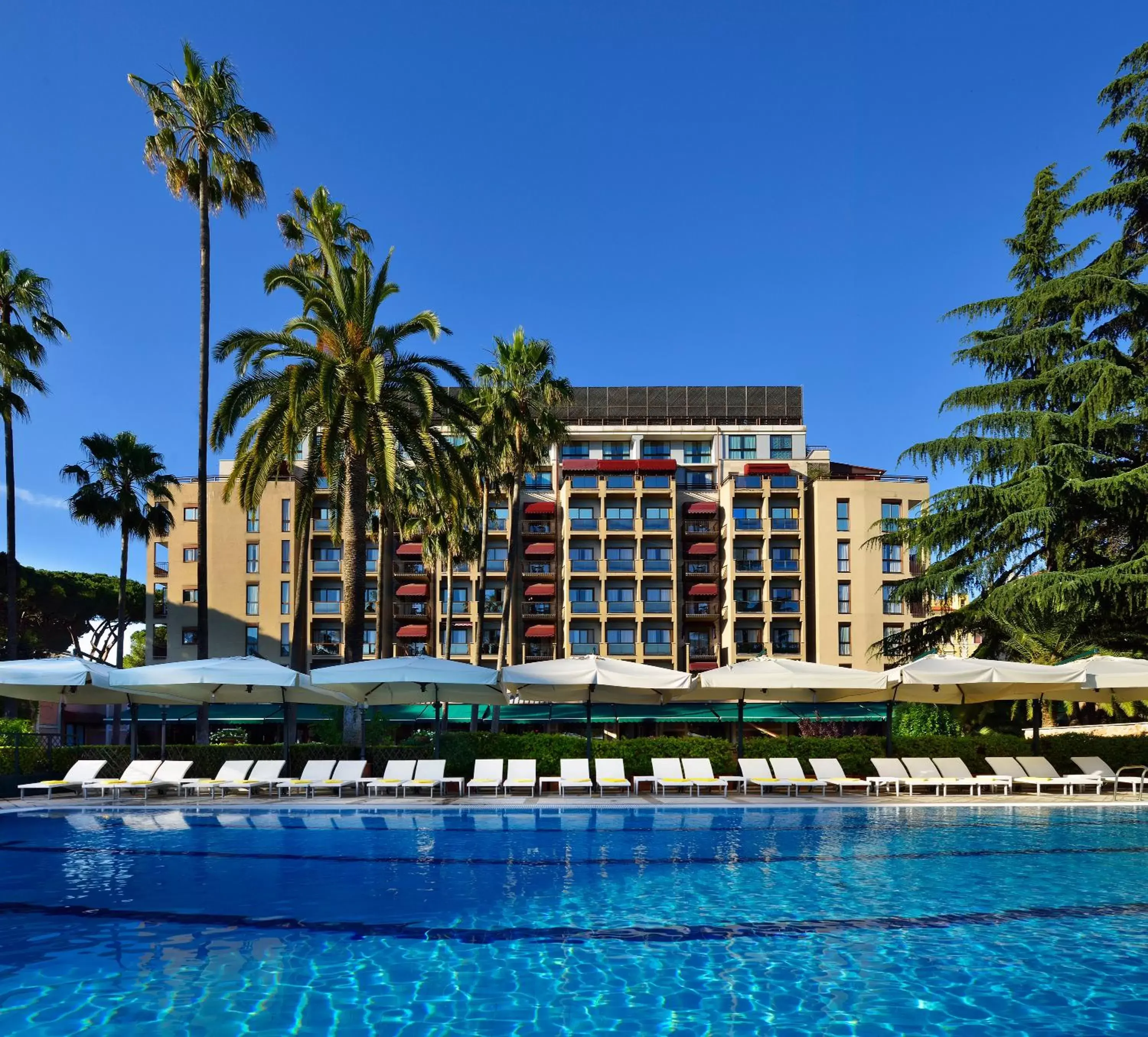 Swimming pool, Property Building in Parco dei Principi Grand Hotel & SPA