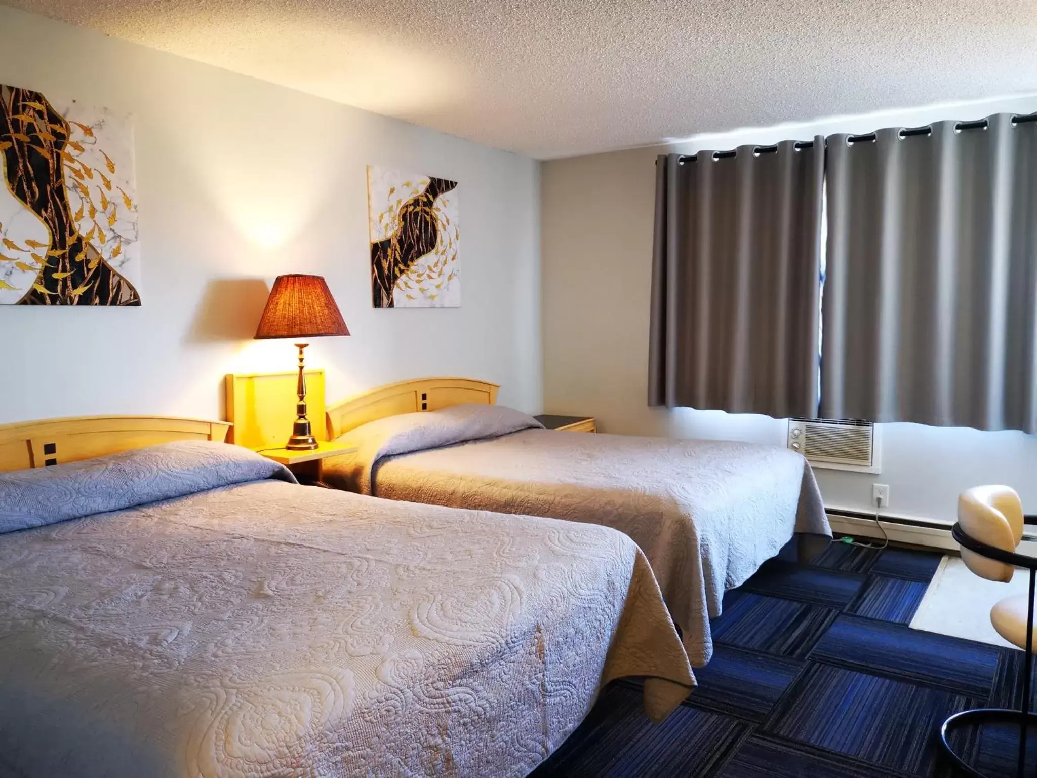 Bedroom, Bed in Country Garden Hotel