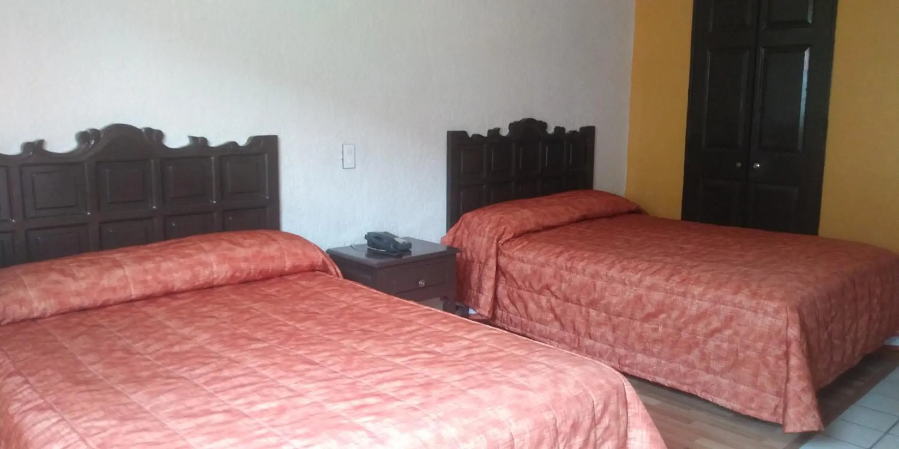 Bed in Hotel Colon Express