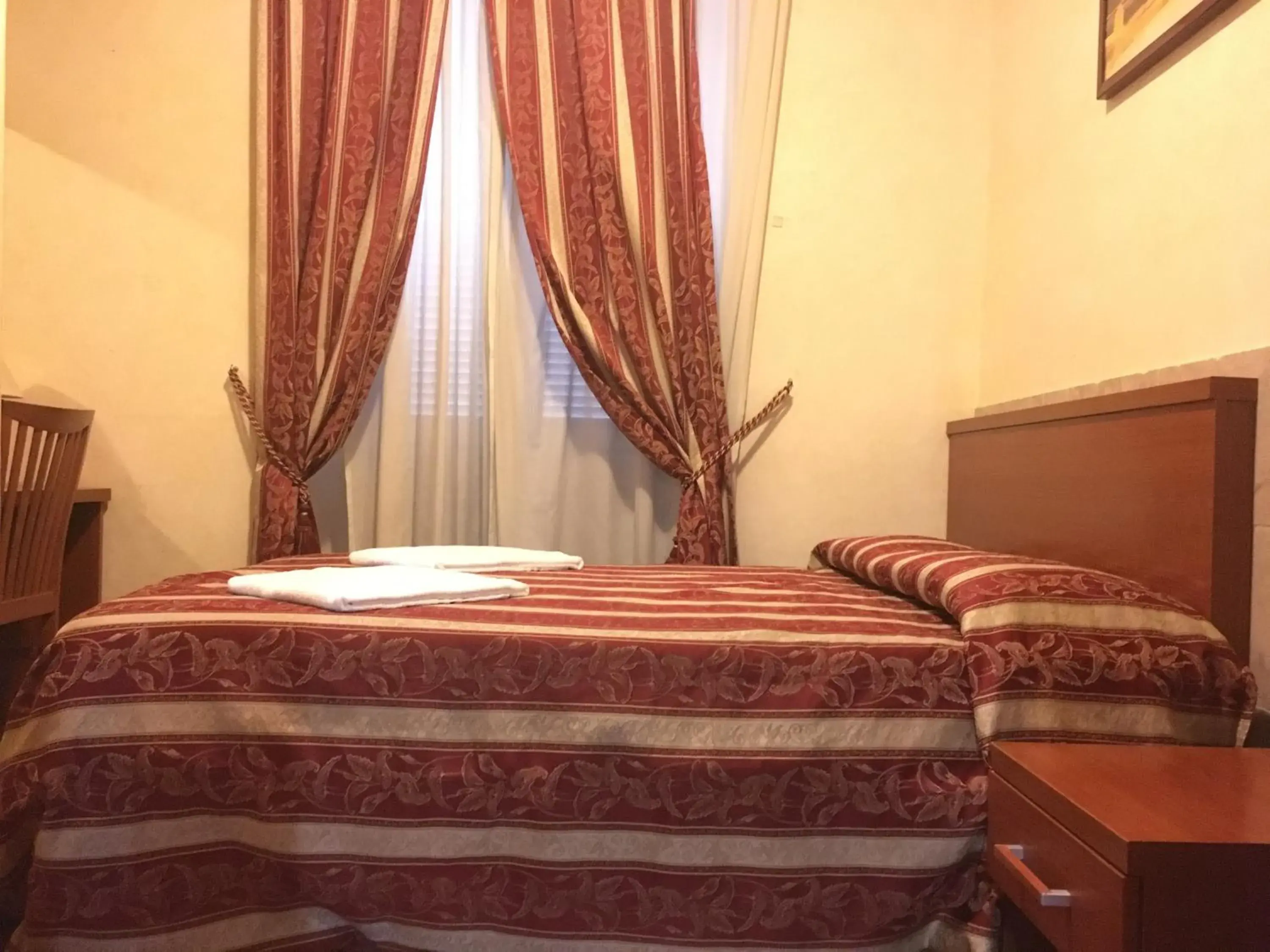 Bed in Beautiful Place In Rome