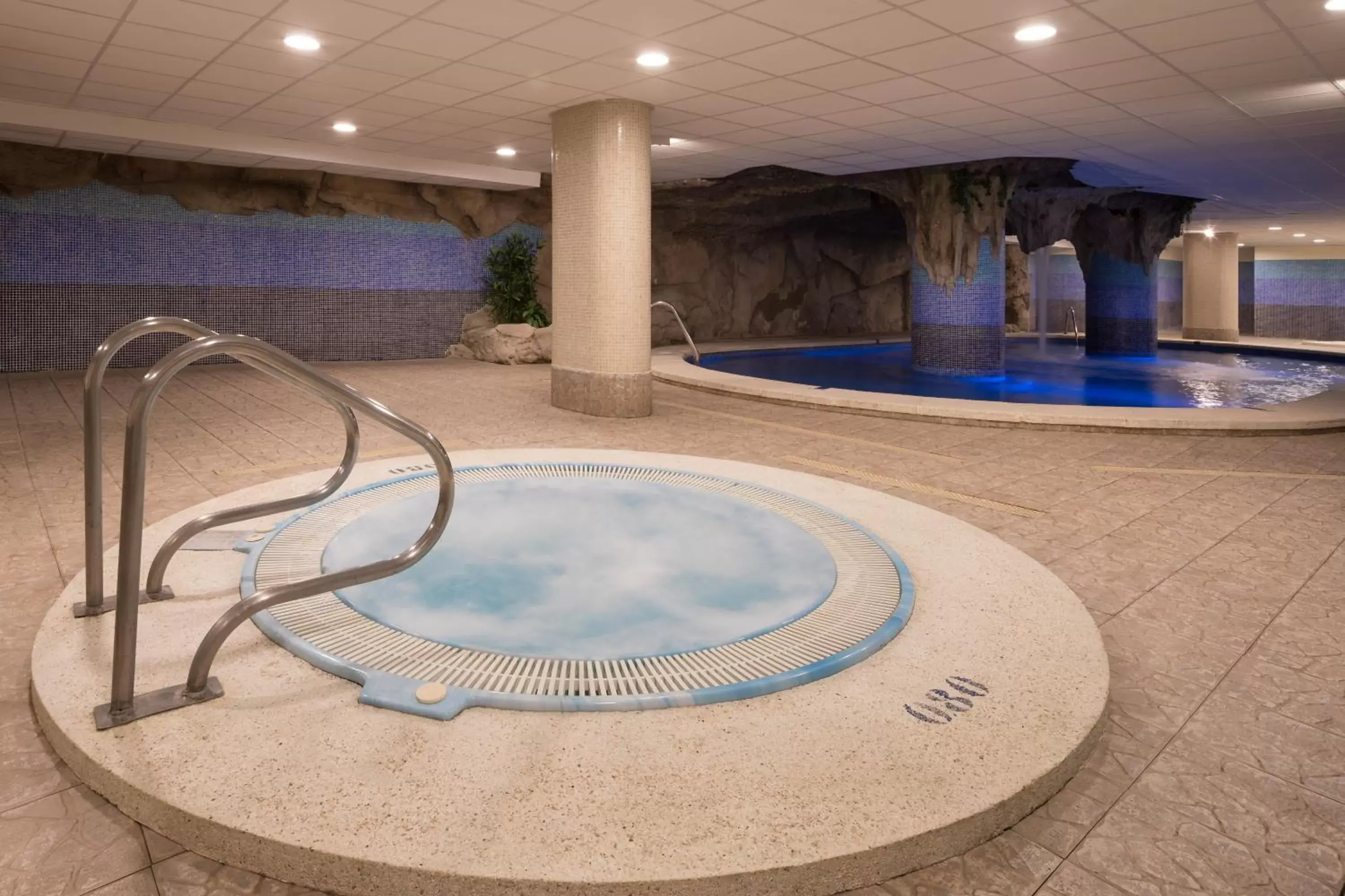 Hot Spring Bath, Swimming Pool in htop Royal Star & SPA #htopFun