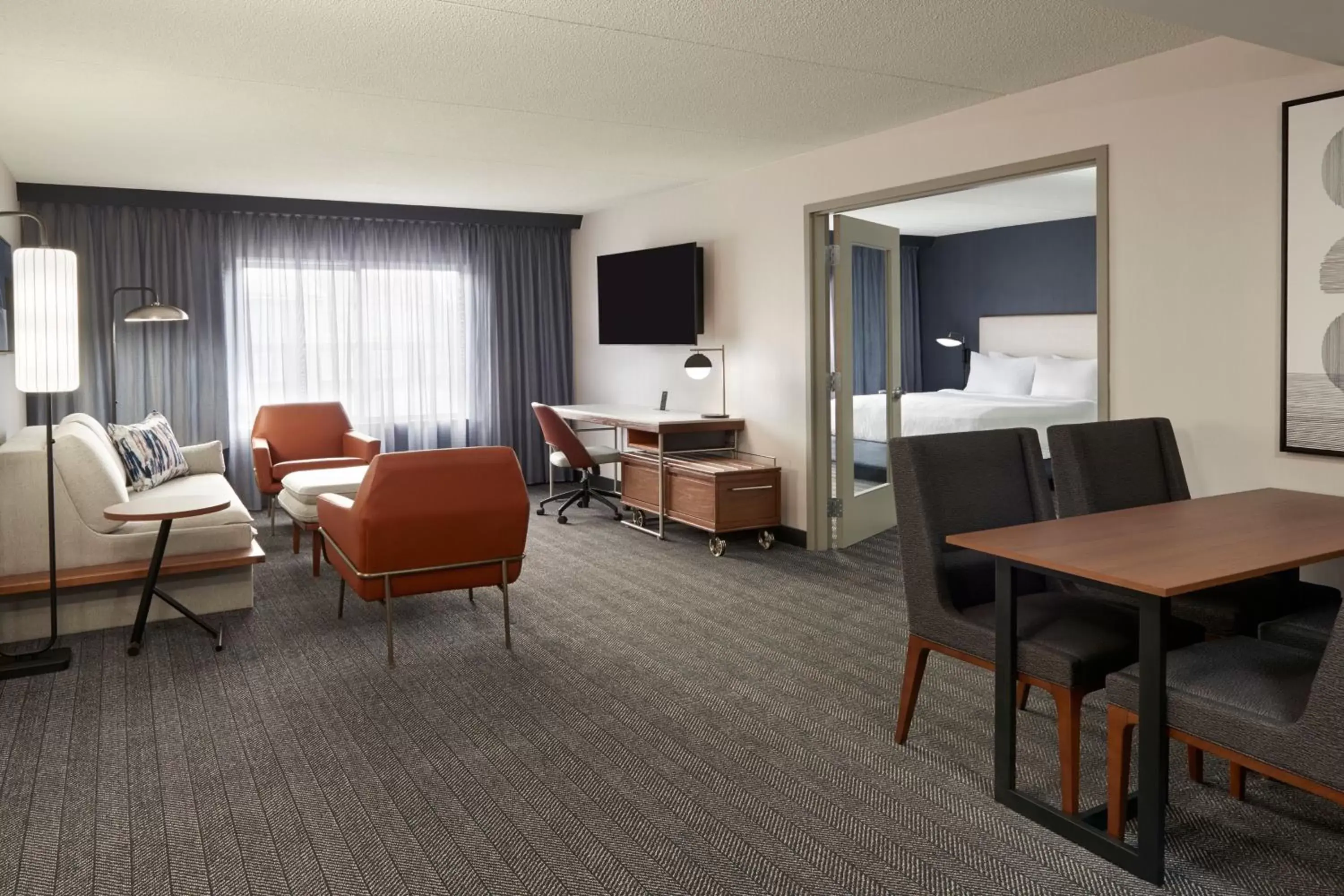 Photo of the whole room, TV/Entertainment Center in Courtyard by Marriott Toronto Mississauga/Meadowvale