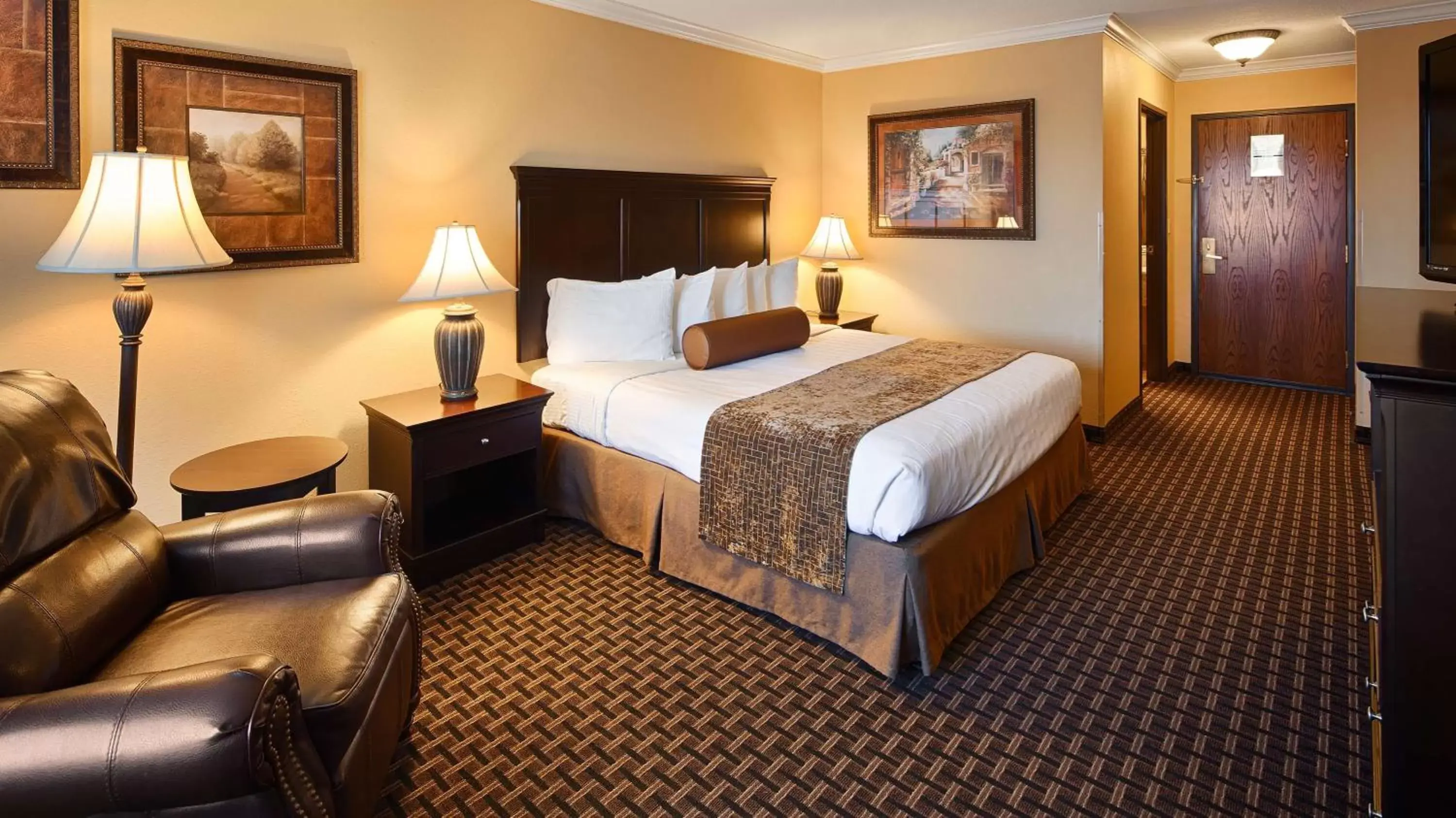 Photo of the whole room, Bed in Best Western Plus Southpark Inn & Suites Photo of the whole room, Bed in Best Western Plus Southpark Inn & Suites
