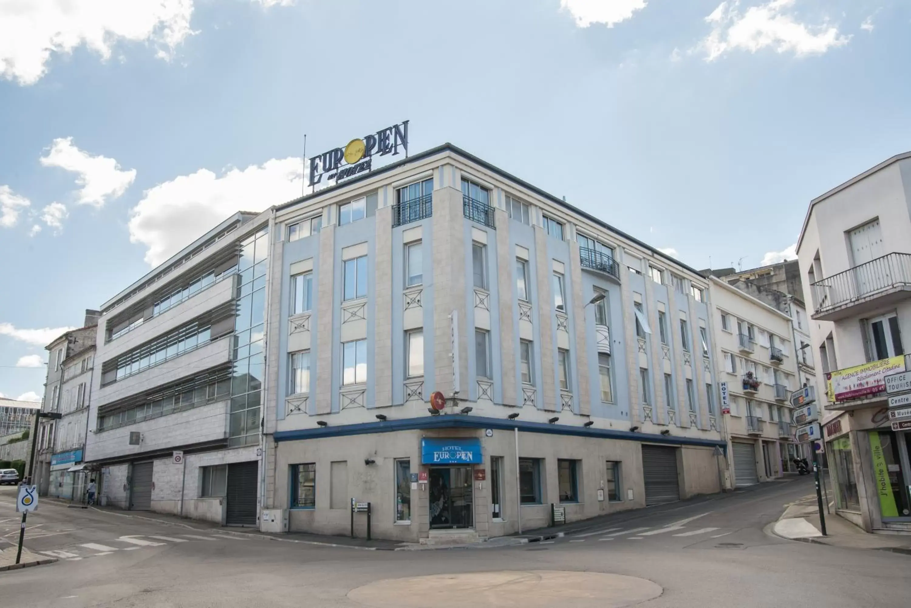 Facade/entrance, Property Building in Cit'Hotel Europeen