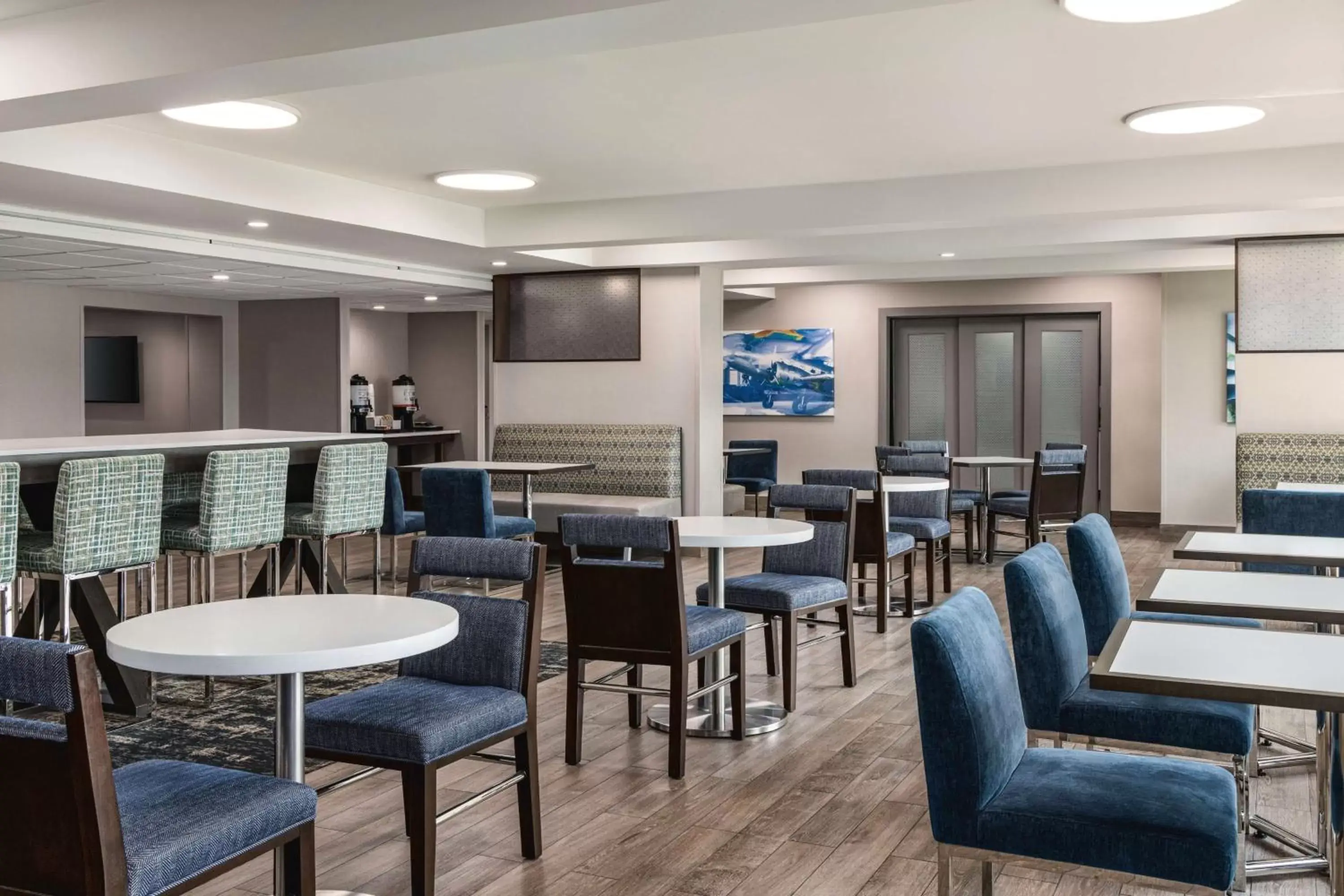 Breakfast, Restaurant/Places to Eat in Hampton Inn Chicago-O'Hare International Airport