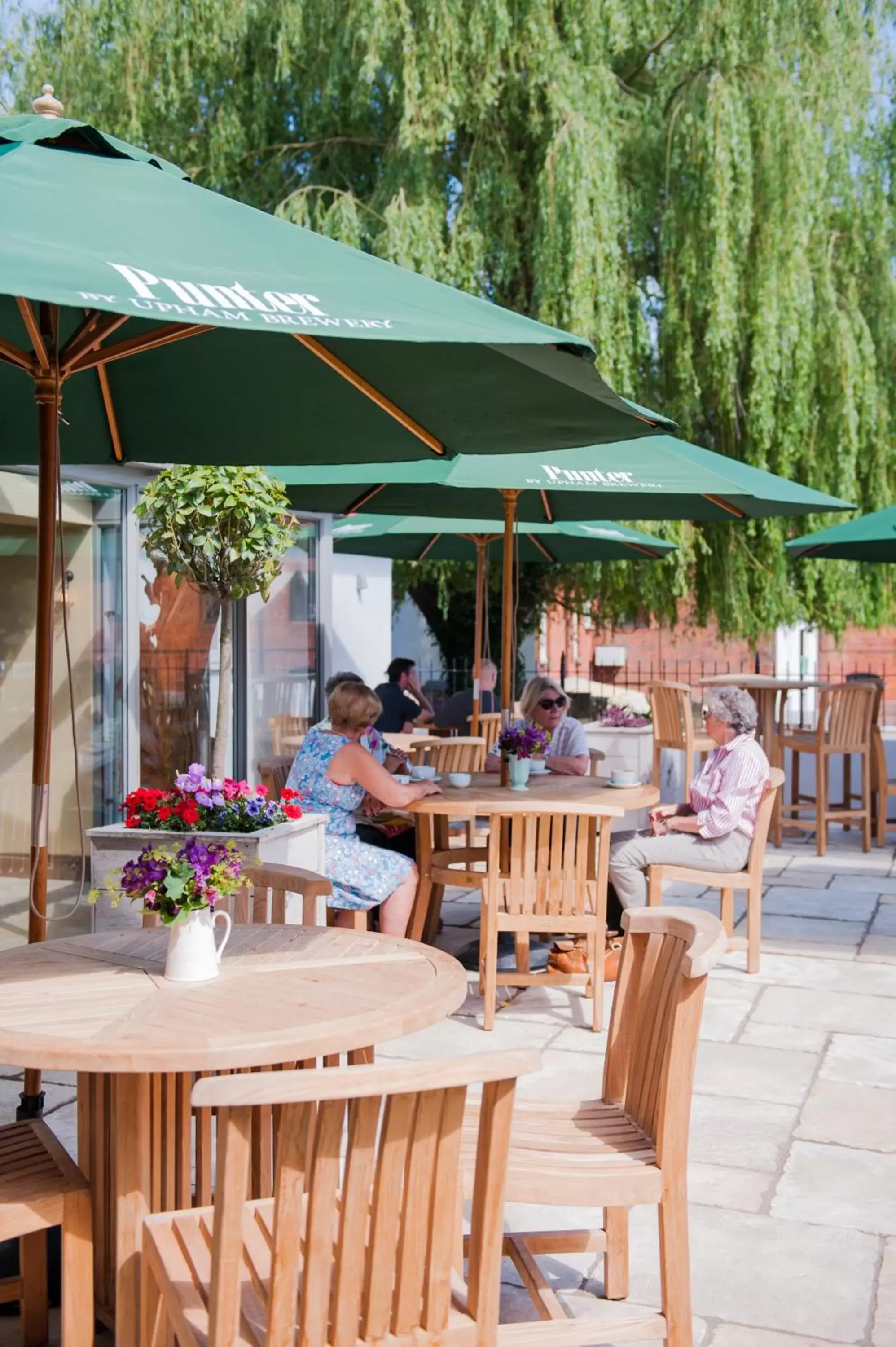 Patio, Restaurant/Places to Eat in The White Hart, Overton