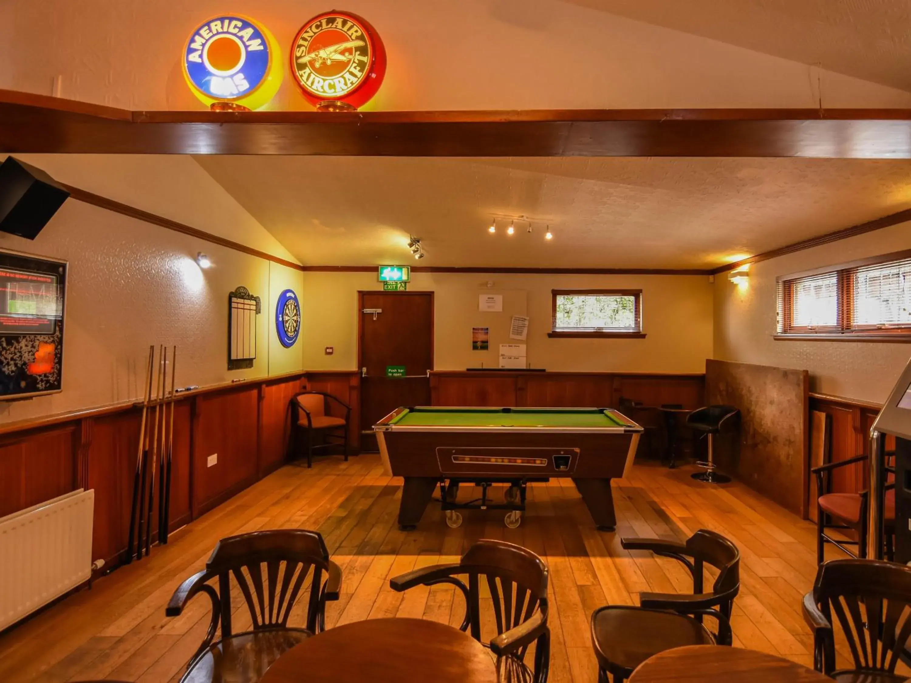 Dining area, Billiards in Findlay's