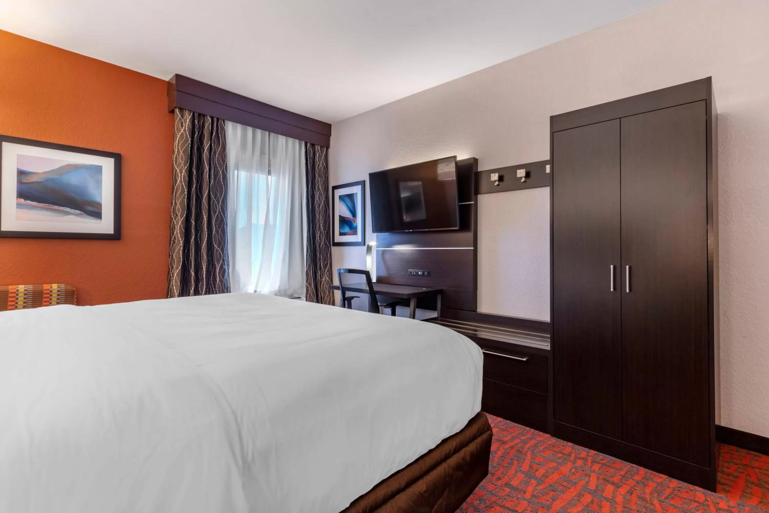 Photo of the whole room, Bed in Holiday Inn Express Metropolis by IHG