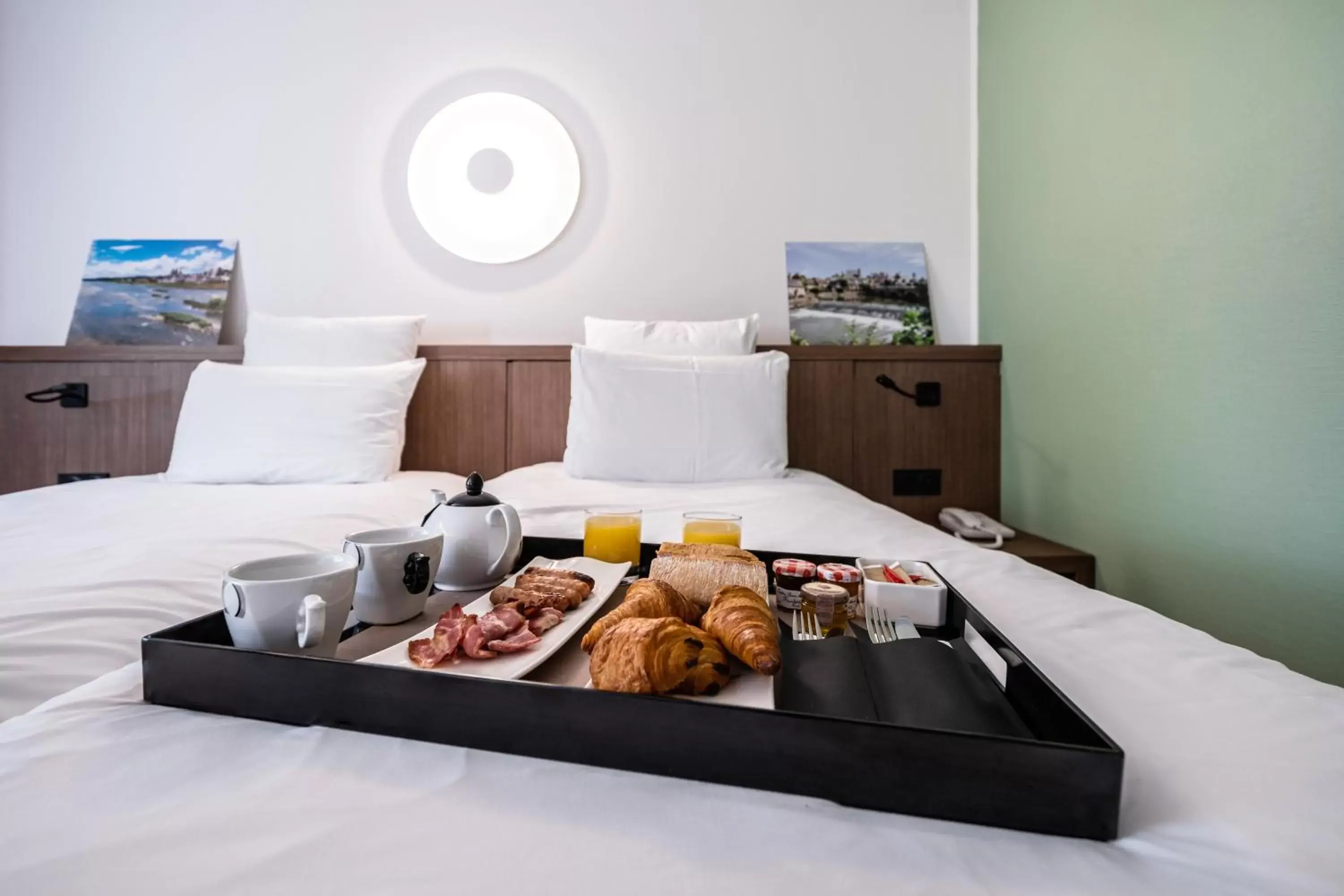 Bedroom, Breakfast in Mercure Tours Sud