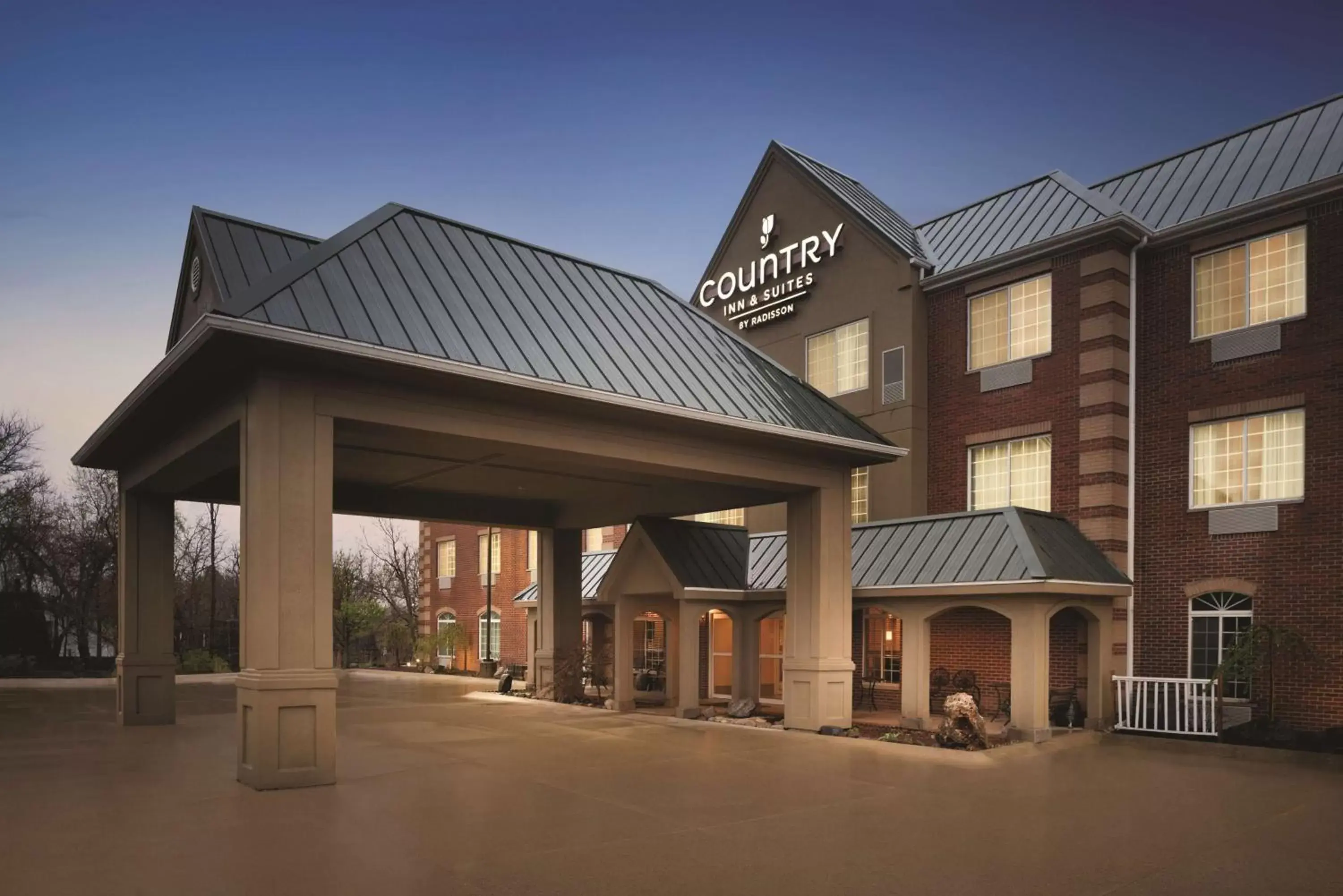 Property building in Country Inn & Suites by Radisson, Rocky Mount, NC