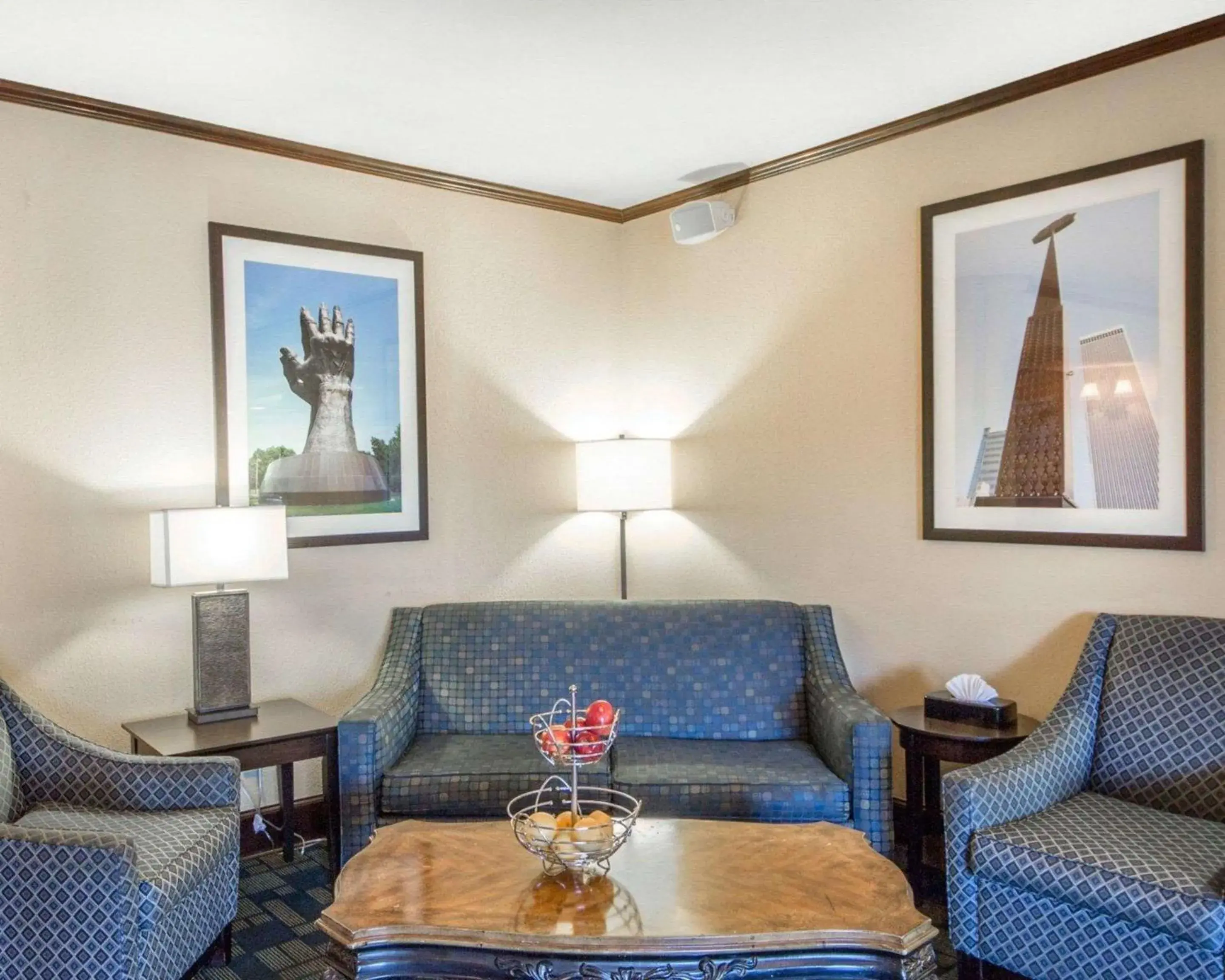 Lobby or reception, Seating Area in Quality Inn Tulsa-Downtown West