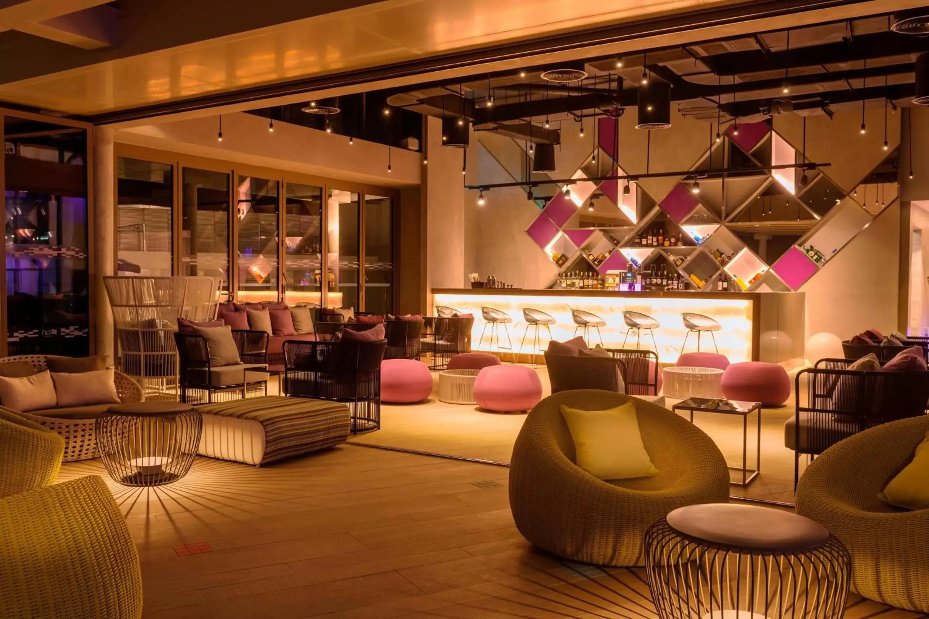 Restaurant/places to eat, Lounge/Bar in Aloft Al Ain