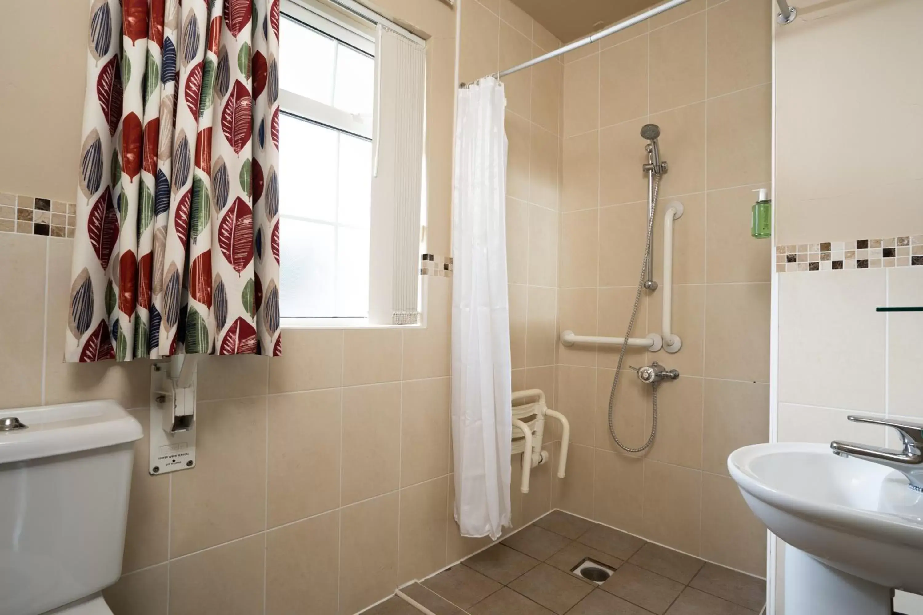 Bathroom in Belmore Court & Motel